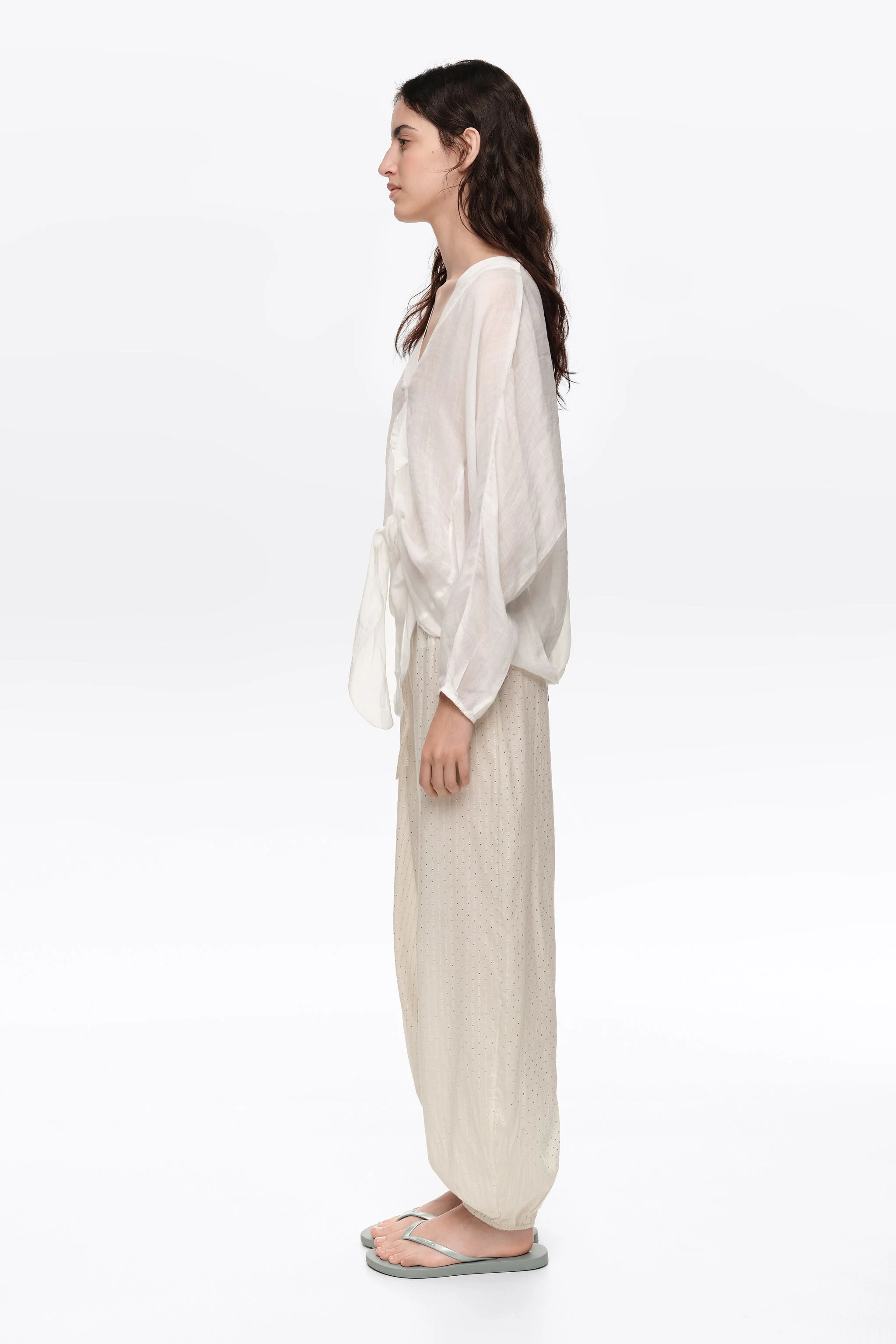 Camisa maxi branca de rami com laço