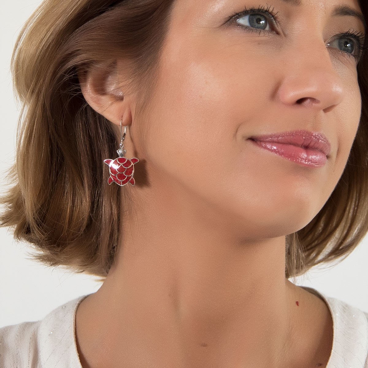 Boucles d'oreille ADEN Tortue Corail Rouge Sertie Argent 925 Rhodié