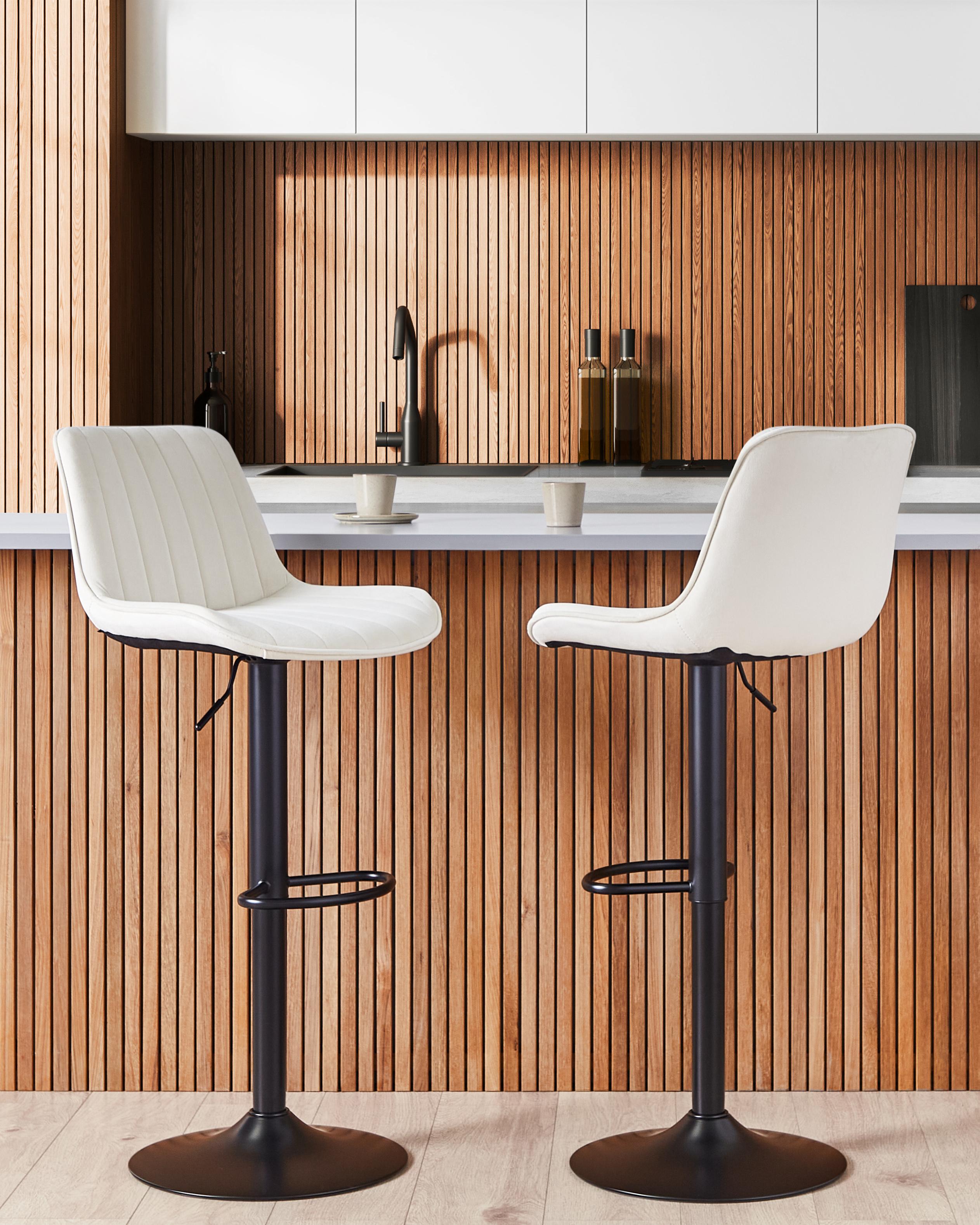 Set van 2 barstoelen DUBROVNIK Fluweel draaibaar Lichtbeige