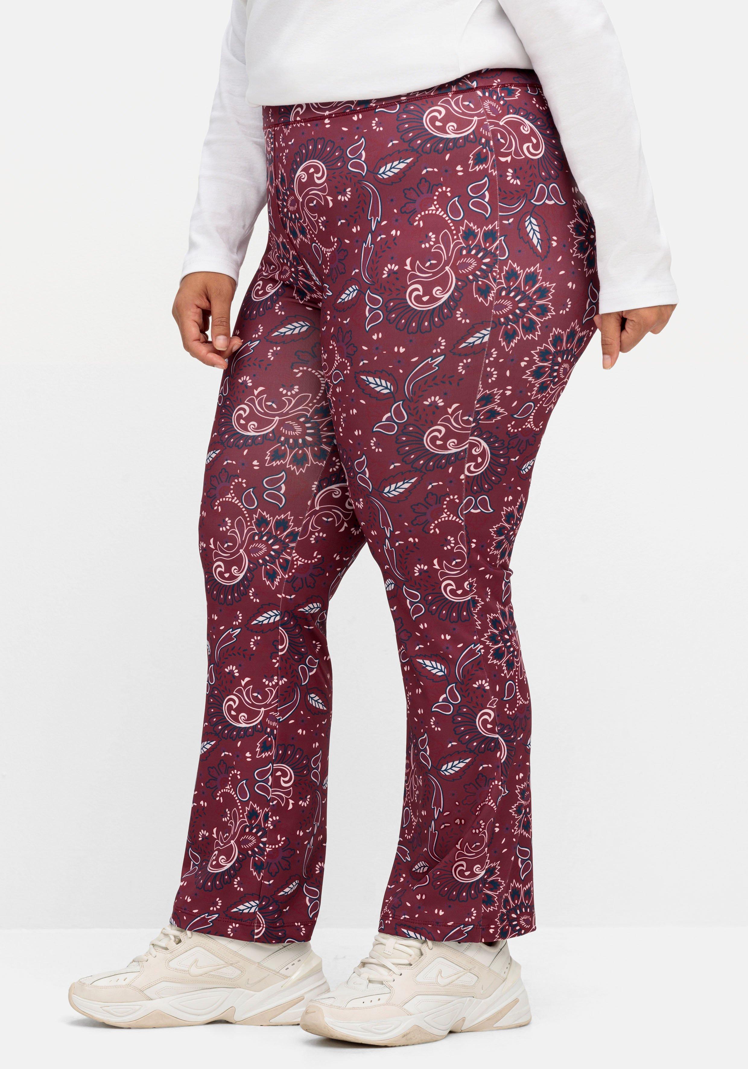 Bequeme Hose mit Paisleyprint und Bootcutform