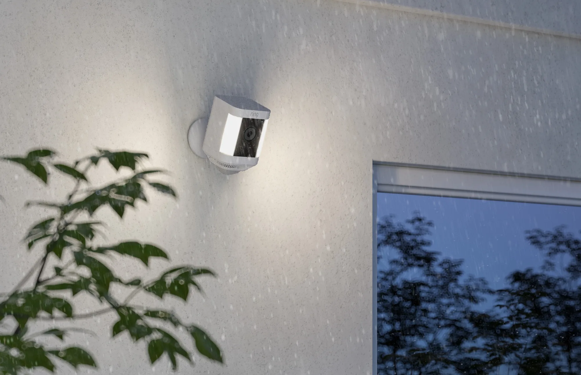 Ring Spotlight Cam Plus Battery Blanc Caméra de surveillance