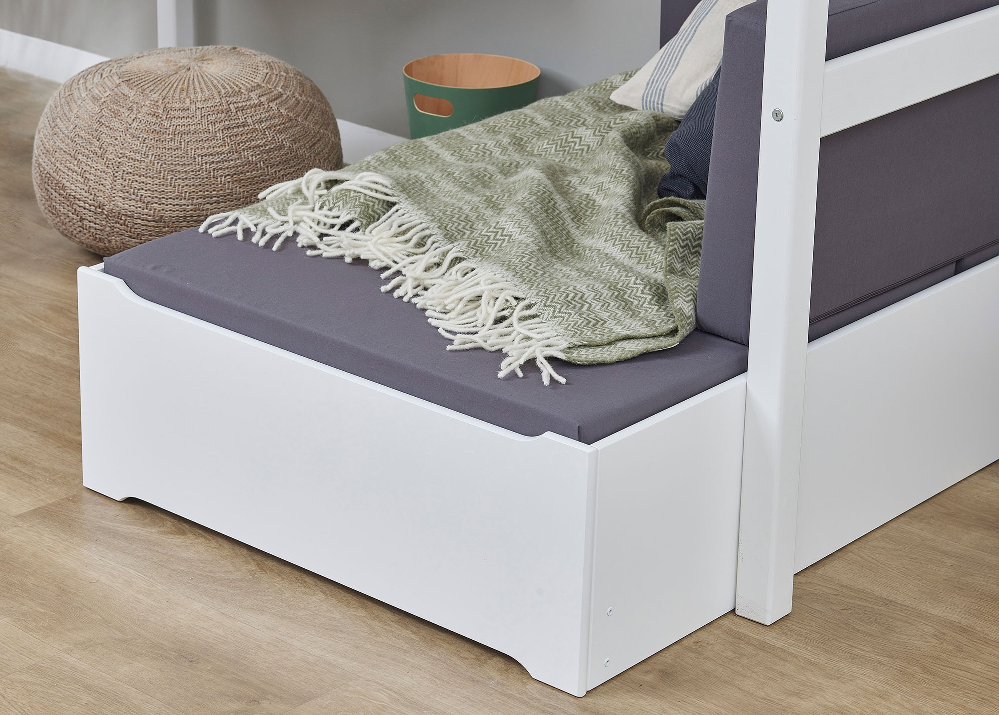 Hoppekids Hochbett »ECO Dream 90x200 mit Schreibtisch & Loungesofa / Gästebett« Kinderbett aus Massivholz, Sofa ausziehbar zum Gästebett