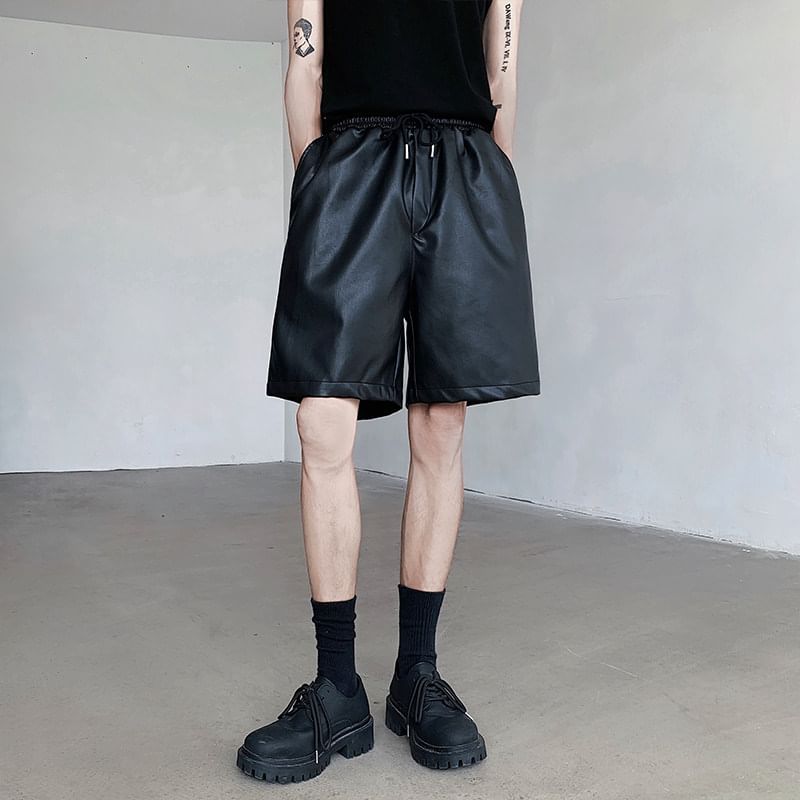 Freehop - Effen imitatieleren shorts met trekkoord in de taille