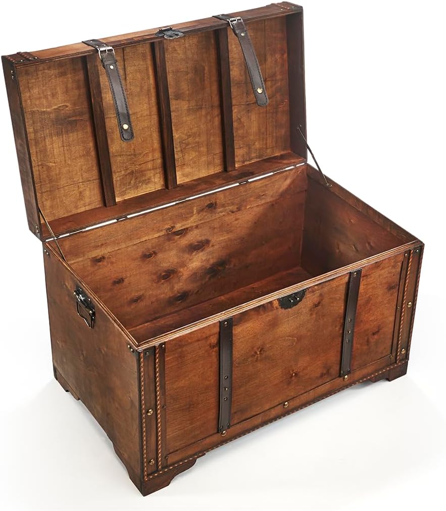 Kobolo Holztruhe KEEPER groß | 80x45x50 cm | braun | dekorative Holzkiste mit Deckel & Kunstlederverschluss | stabile Aufbewahrungsbox im Vintage Look | Truhe für Wohnzimmer, Kinderzimmer oder Flur