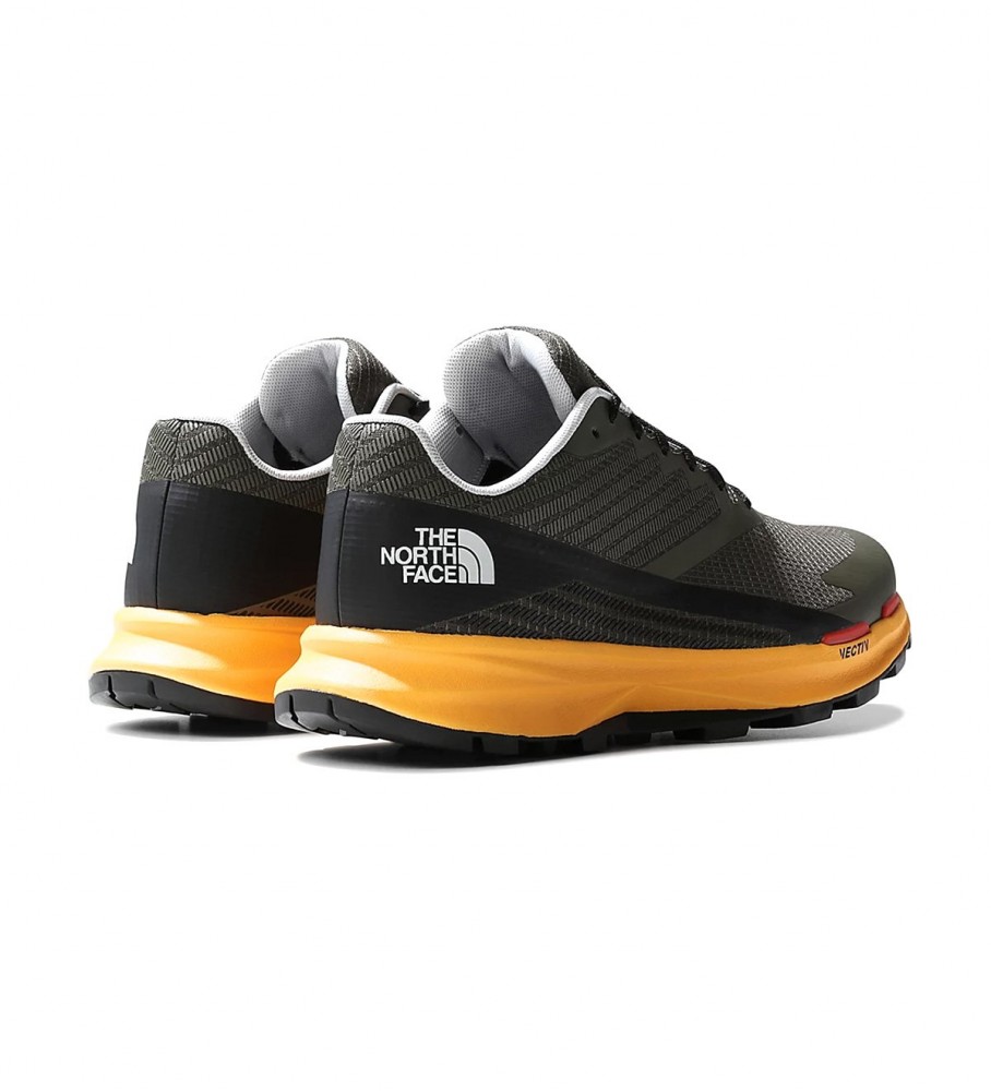 Tênis The North Face Vectic Levitum, preto e laranja.