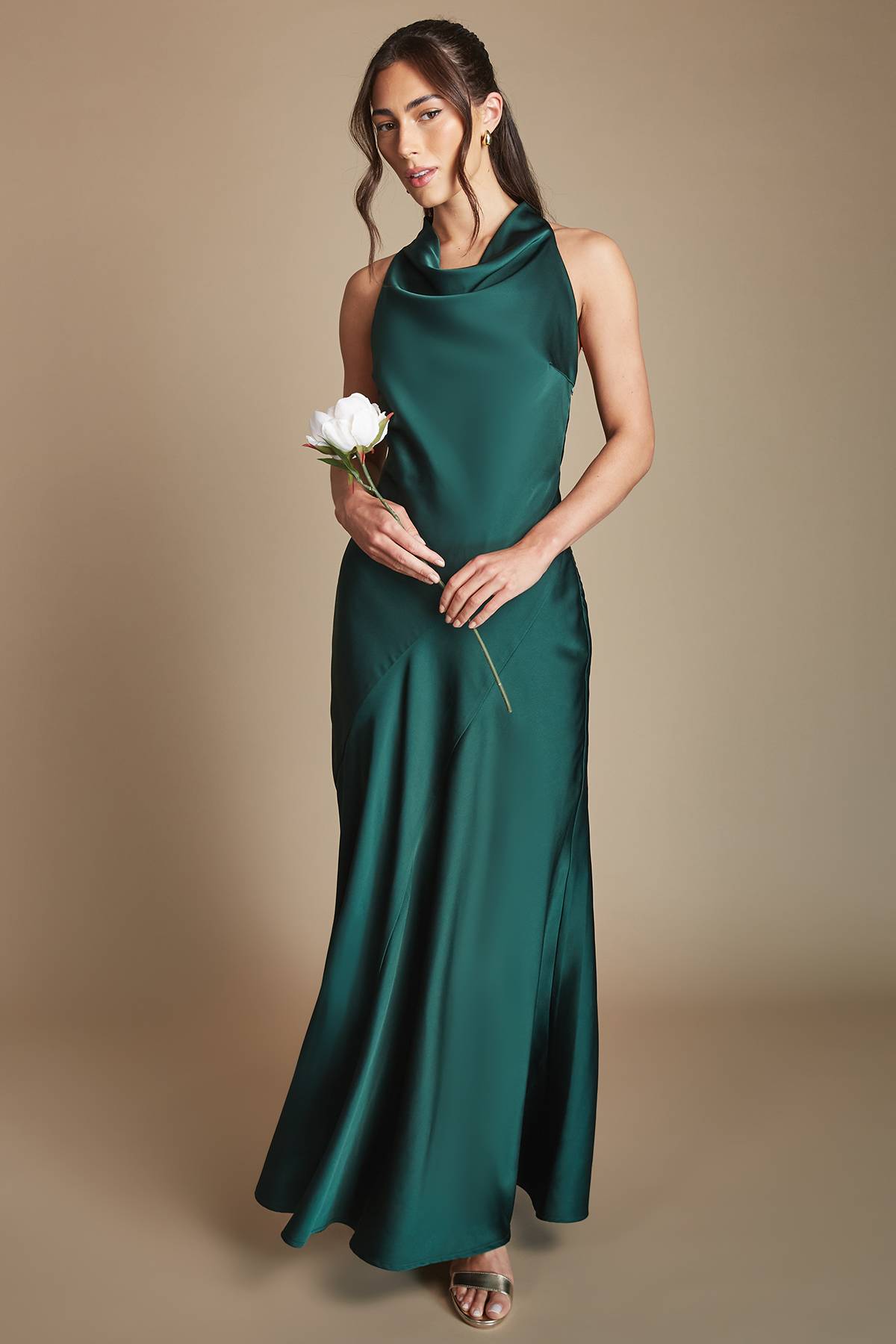 Oasis Robe De Demoiselle D'honneur Longue En Satin Émeraude À Col Bénitier Et Dos Nu