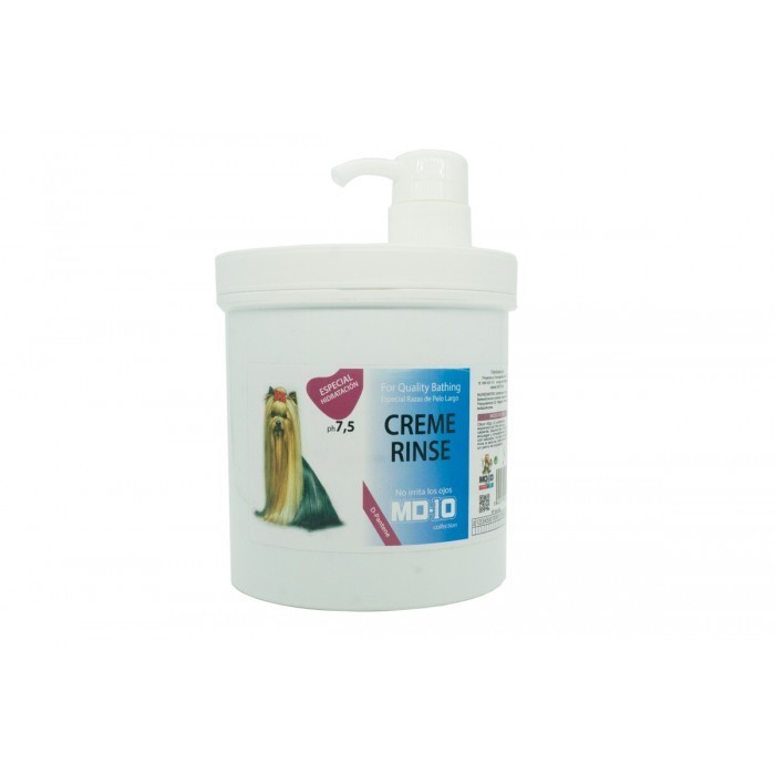 Máscara facial com efeito hidratante e fragrância neutra.