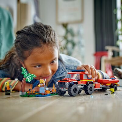 LEGO City 60412 Firehjulsdrevet brannbil med redningsbåt