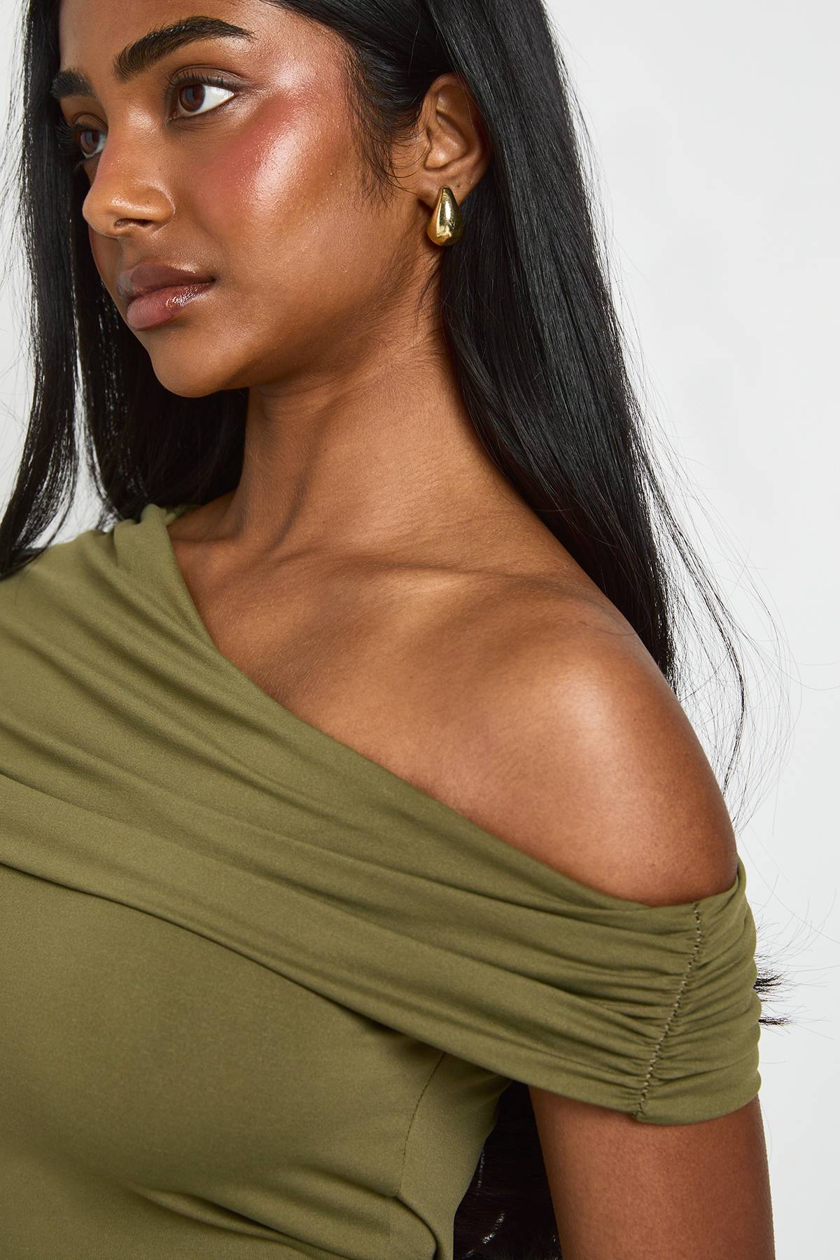 boohoo Body Moulant Mat À Épaules Dénudées