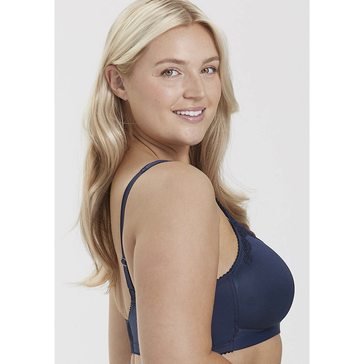 MISS MARY DA SUÉCIA<br>Sutiã pré-moldado Smoothly