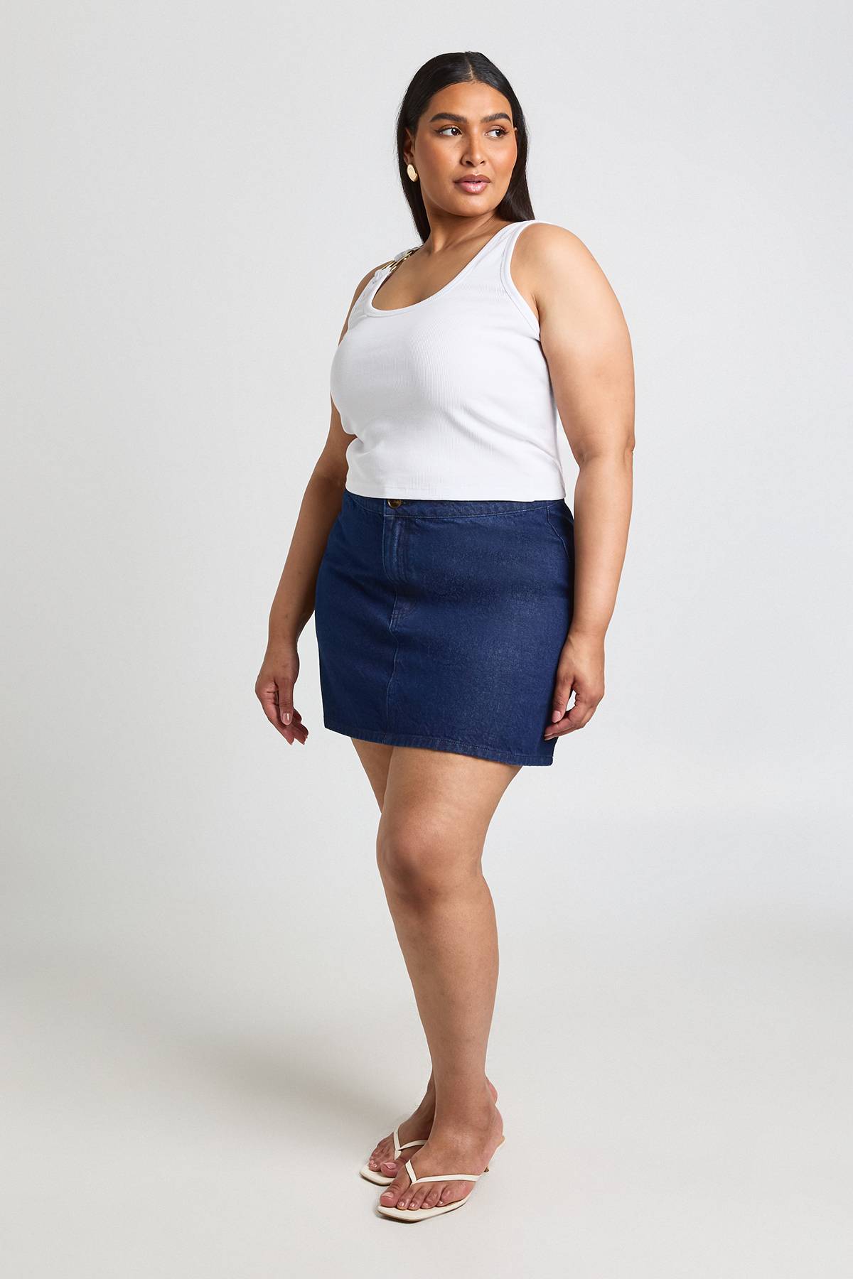 boohoo Jupe Courte Grande Taille À Boutons En Corne