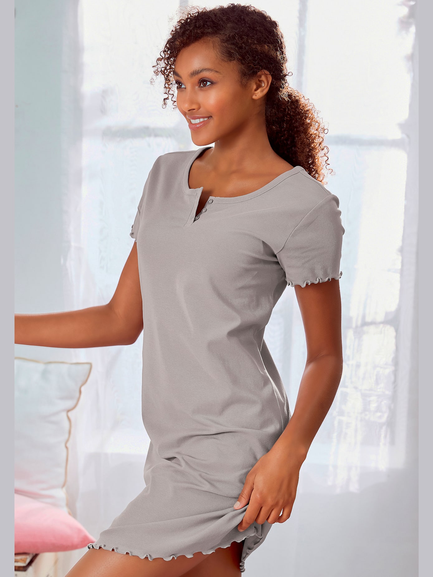 Chemise de nuit courte avec ourlet babylock