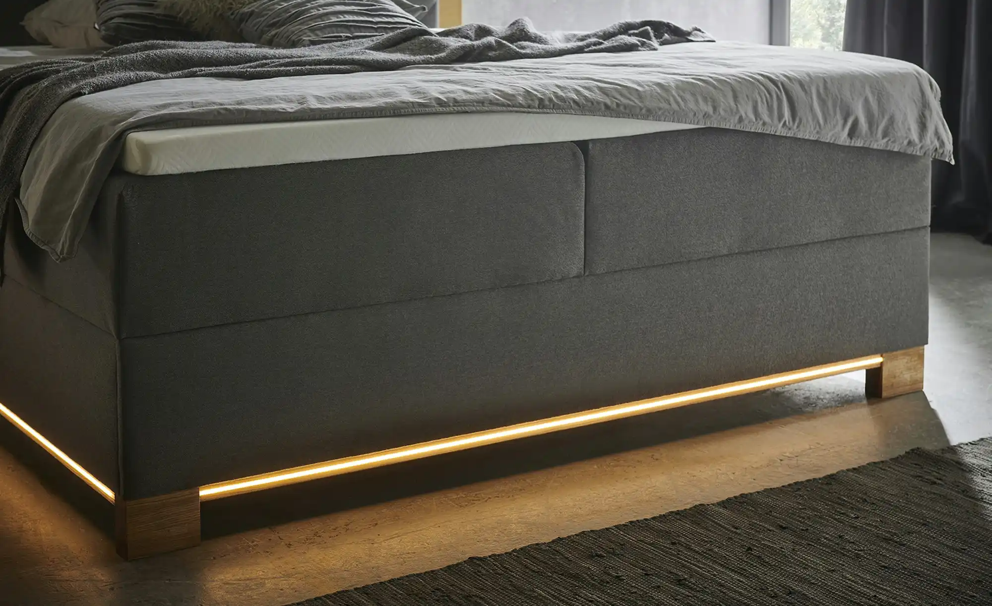 Boxspringbett USB-Anschluss & LED- Beleuchtung  Clara