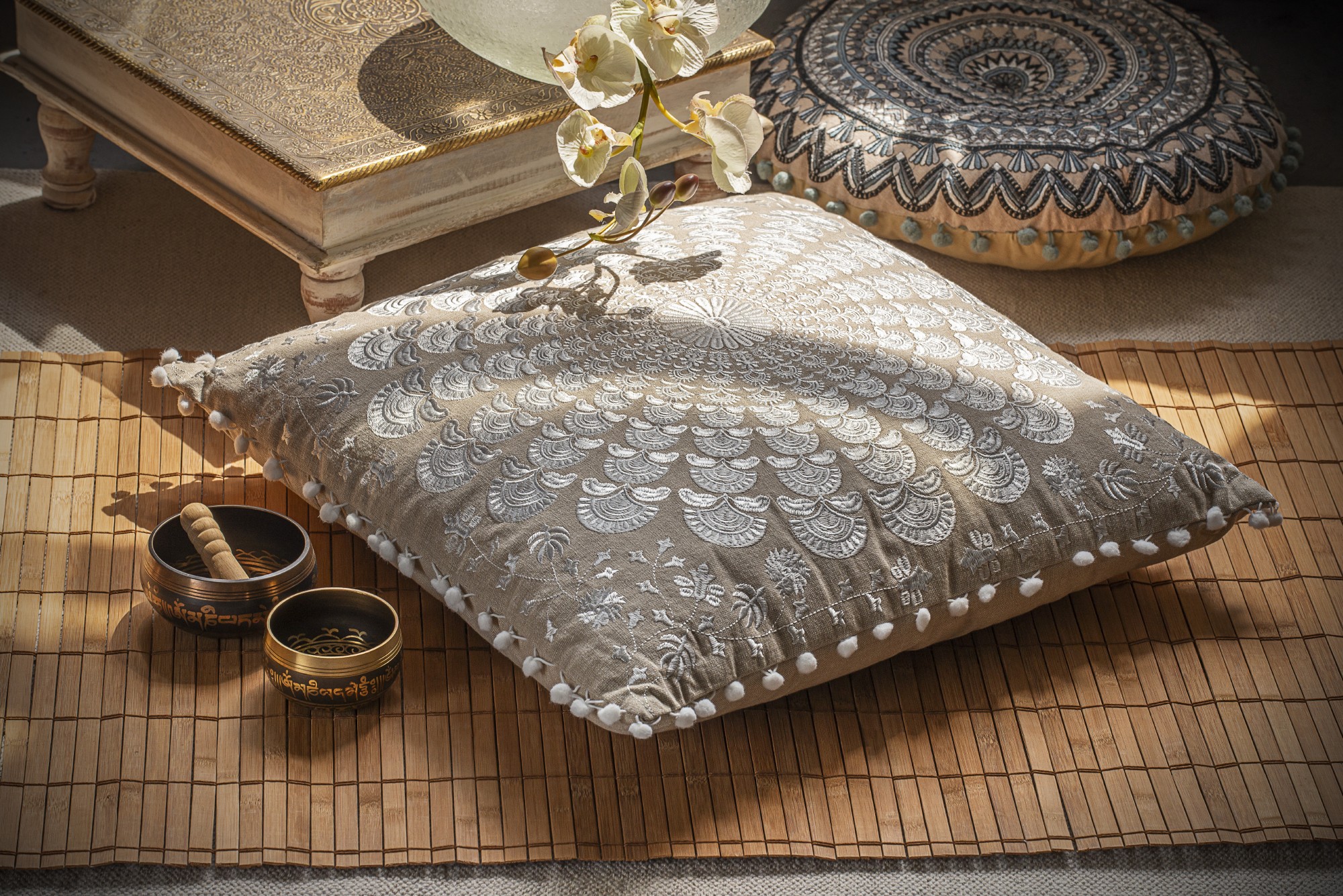 Kissen 'Mandala del Sooray', beige, weiß, T 50 cm, B 50 cm von fischer's lagerhaus
