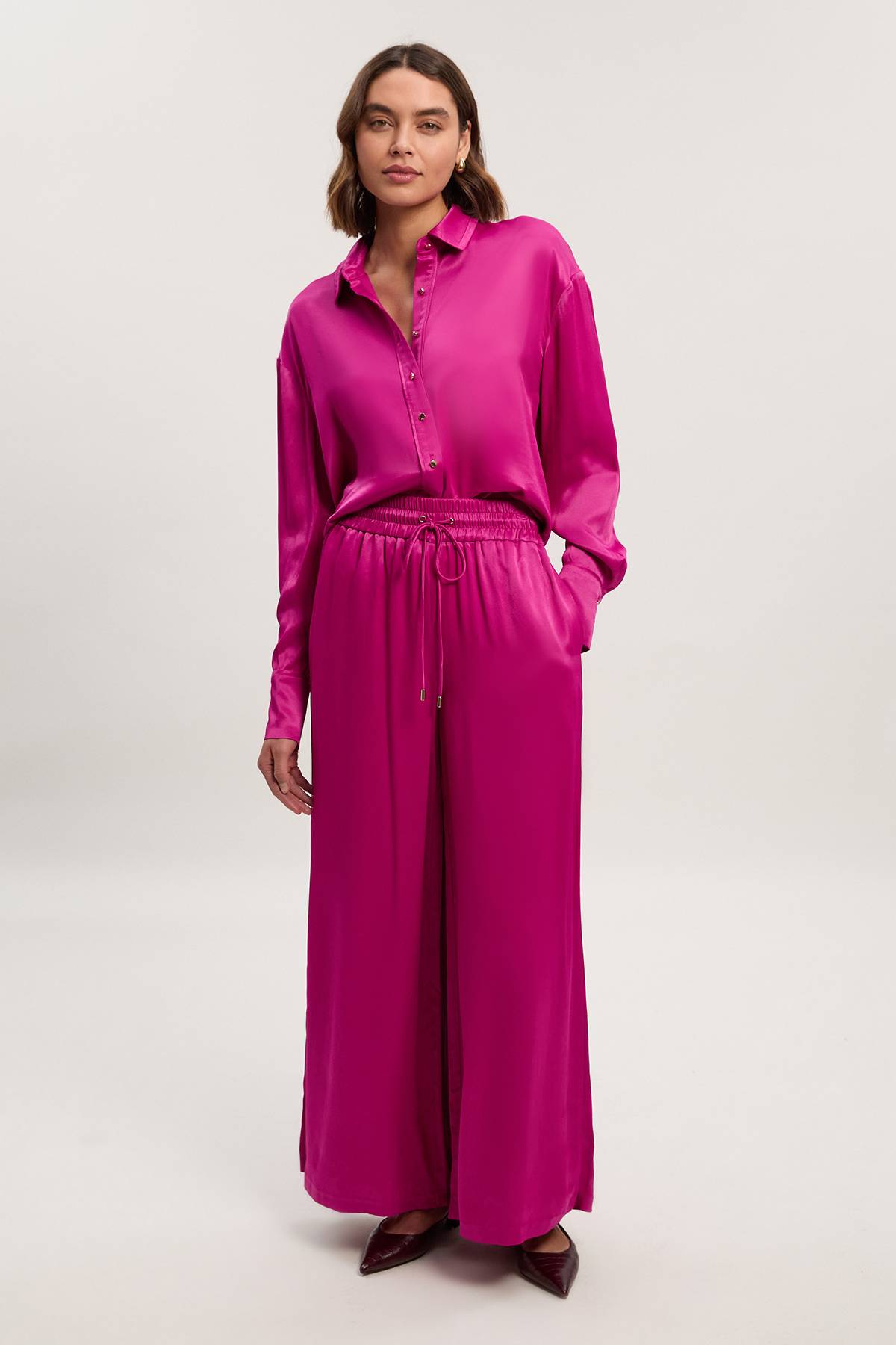 KarenMillen Pantalon Tissé Large en Satin de Viscose