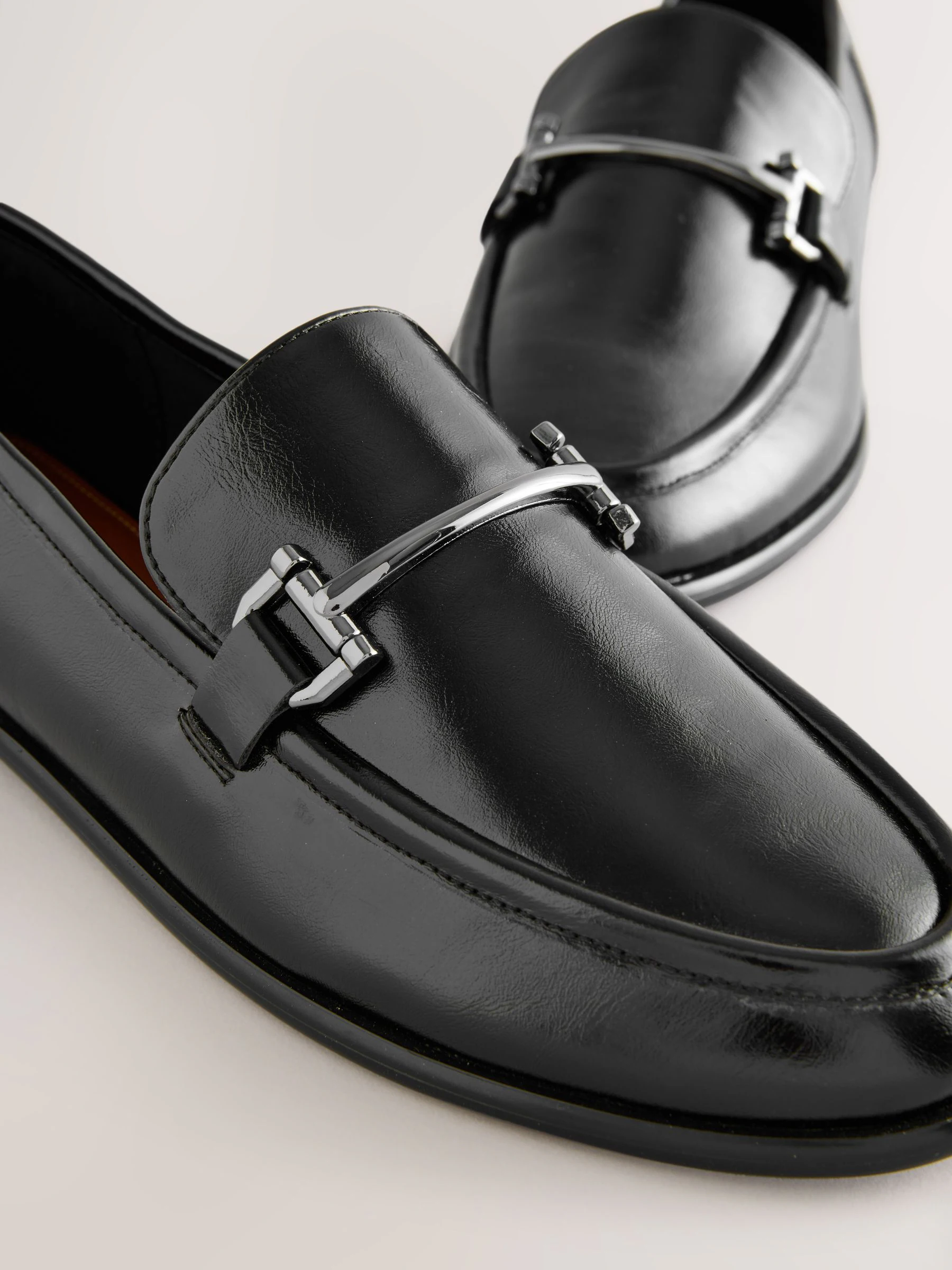 Zwart - Trim Round Toe Loafers