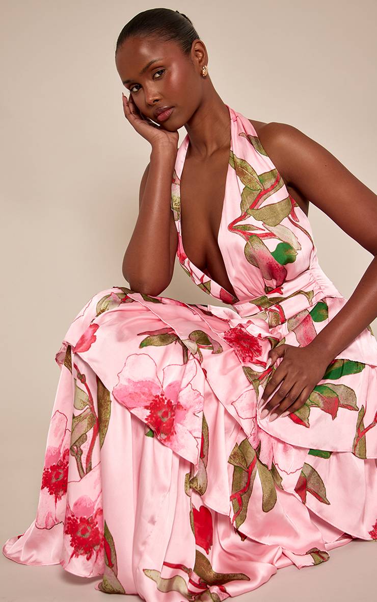 Rose Robe Longue En Satin À Imprimé Floral Avec Col Licou Et Volants