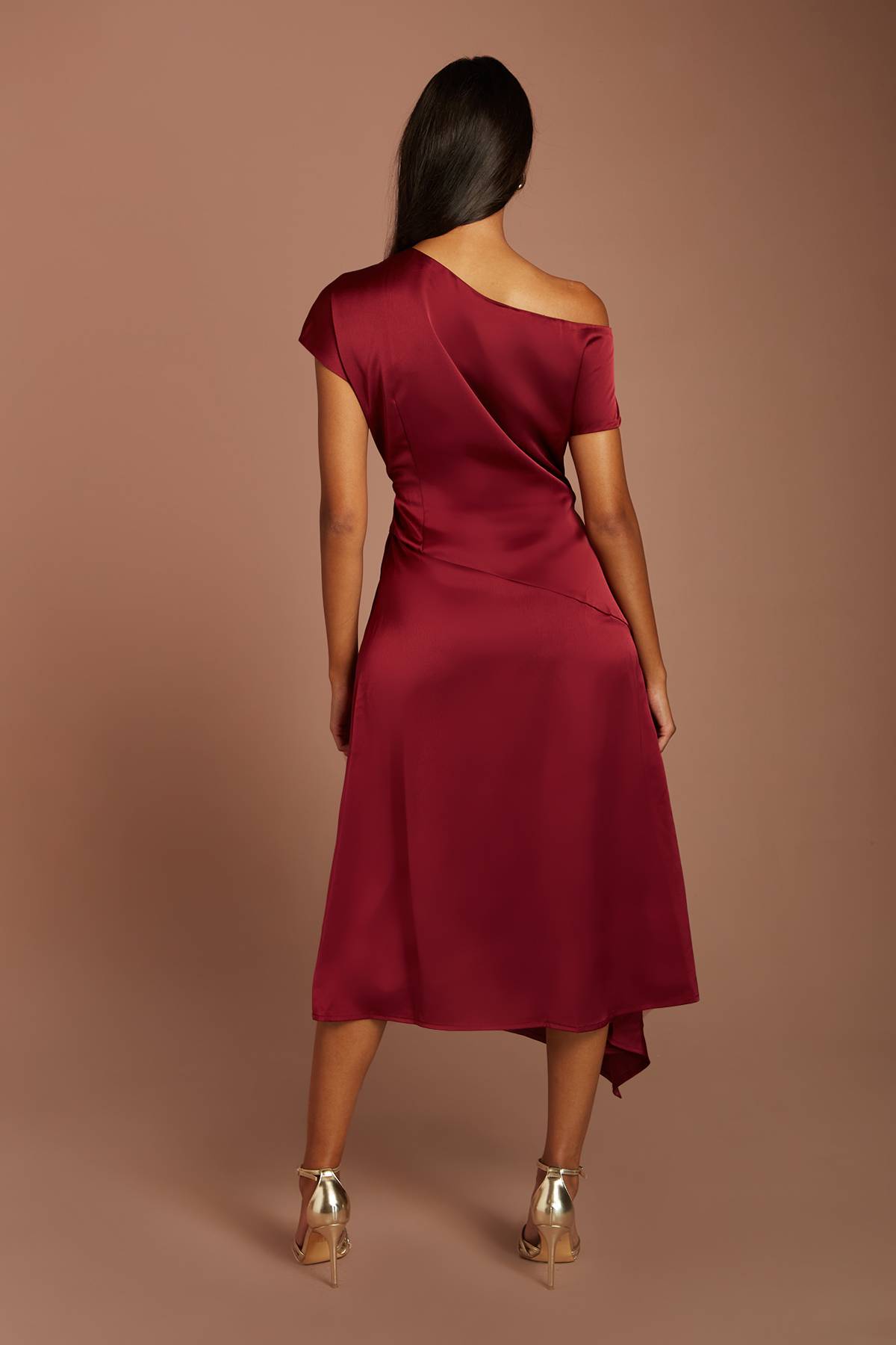 Coast Robe Midi En Satin À Épaules Dénudées Et Ourlet Asymétrique Petite