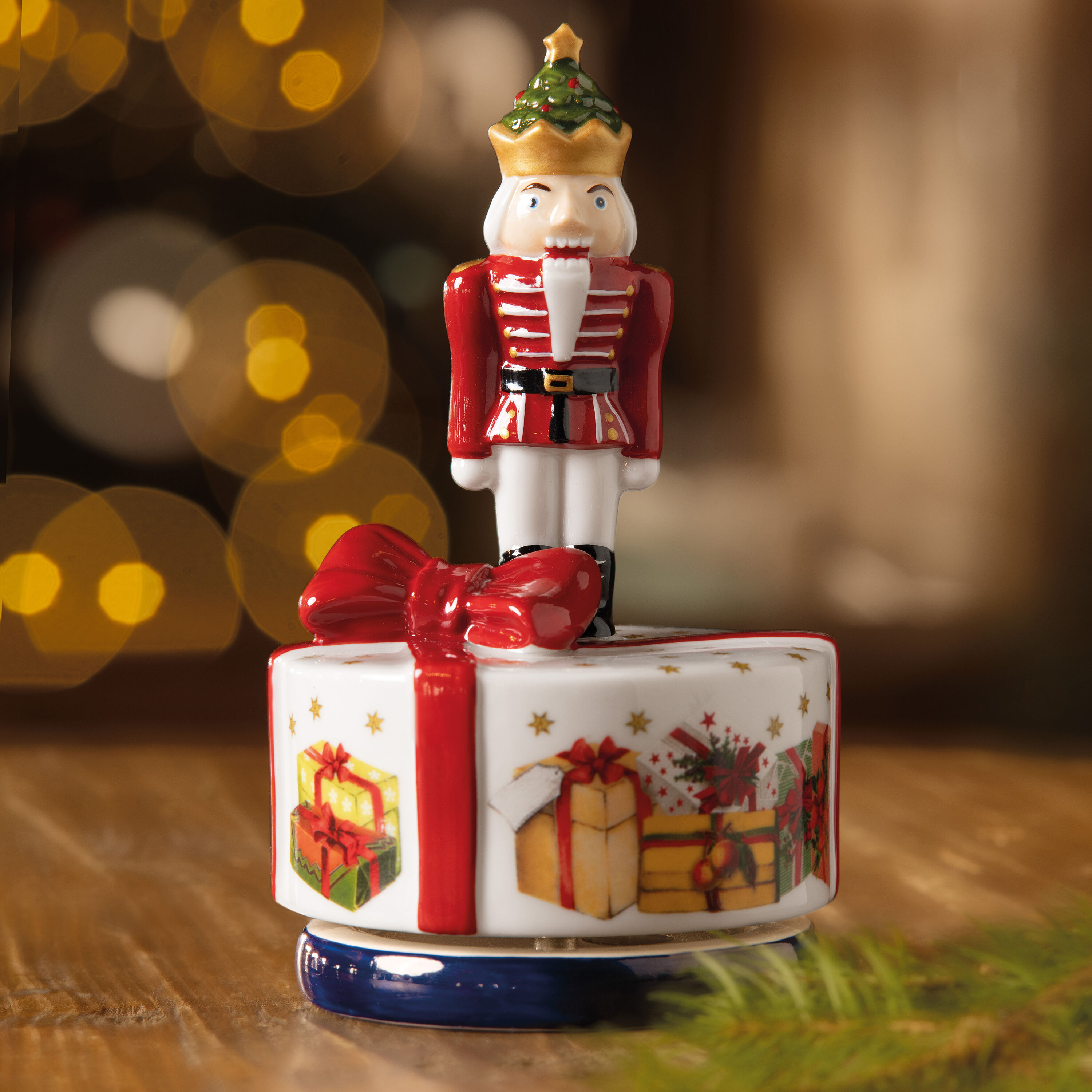 Nostalgic Melody Christmas music box Multi-colored, 3.6'' x 3.6'' x 5.8''