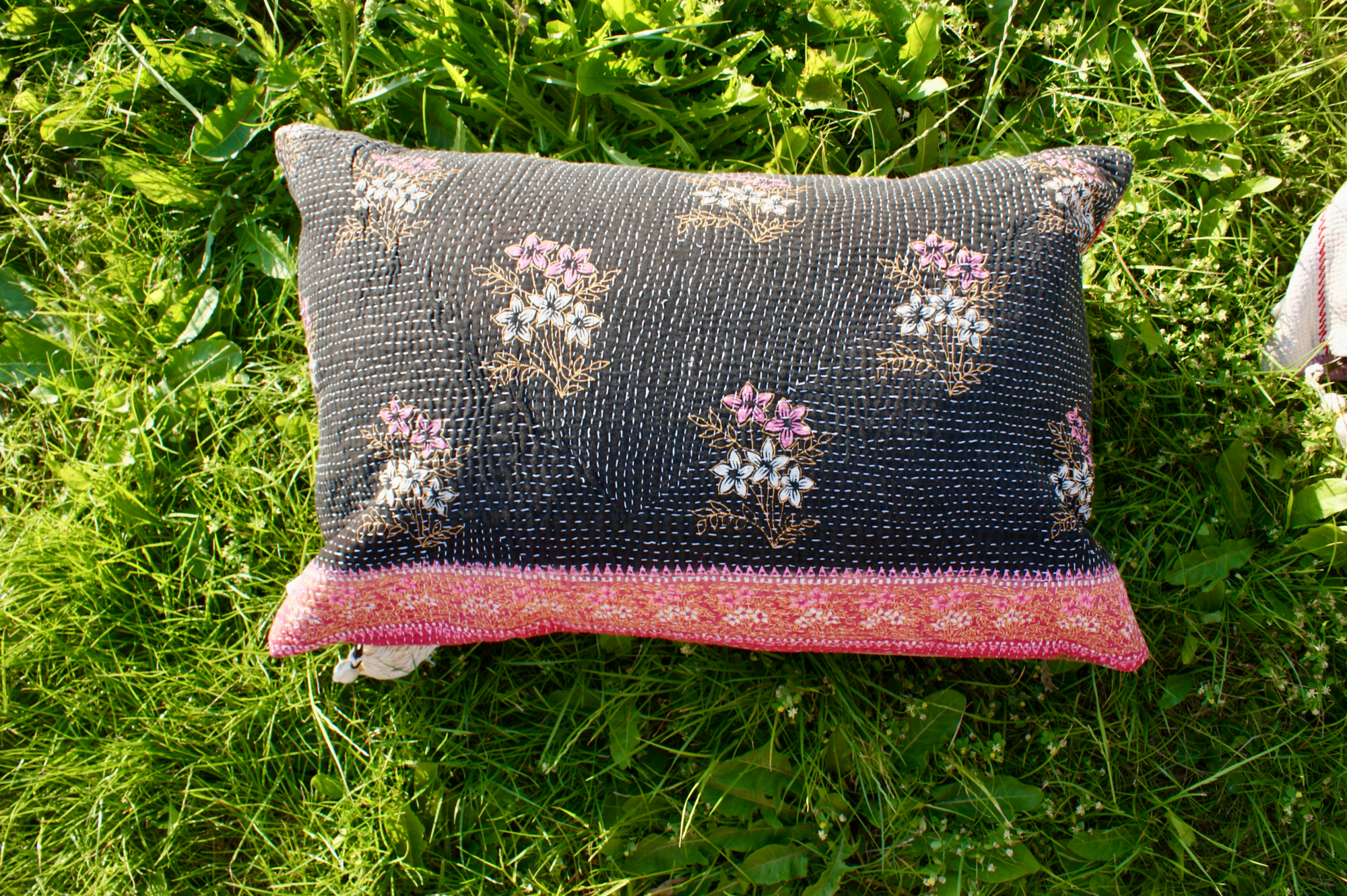 Kussen Kantha vintage 40x60 cm black pink
