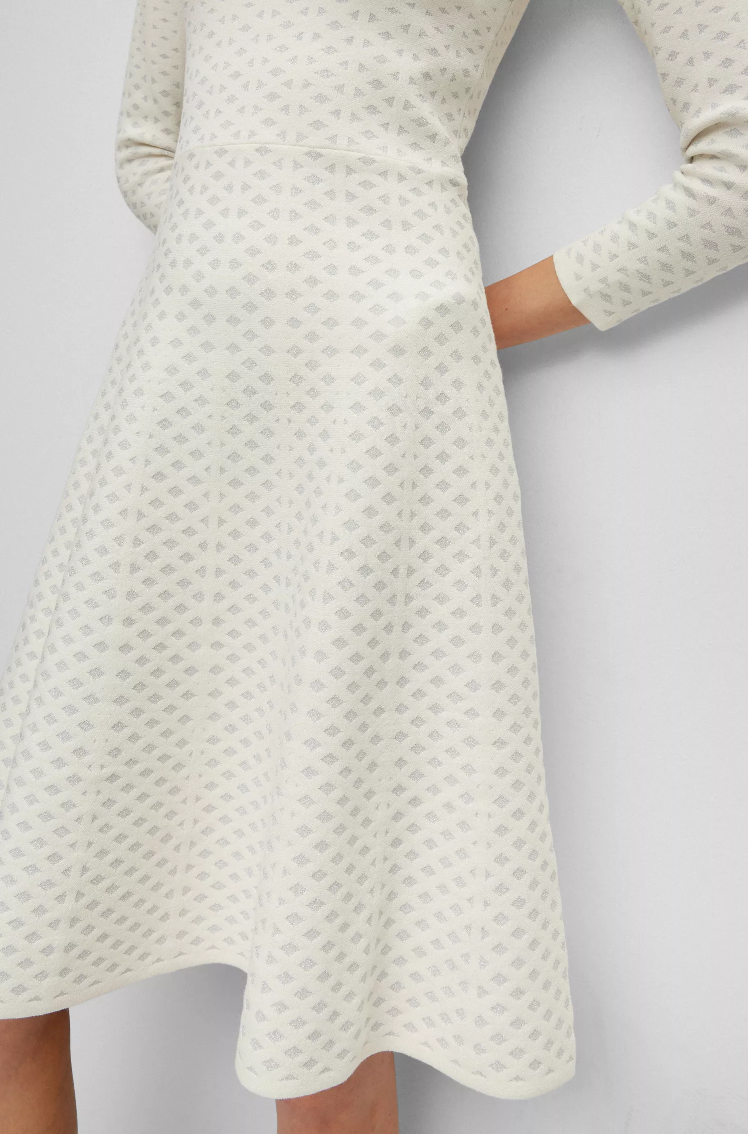 Vestido preto de manga comprida BOSS em jacquard degradê tricotado.