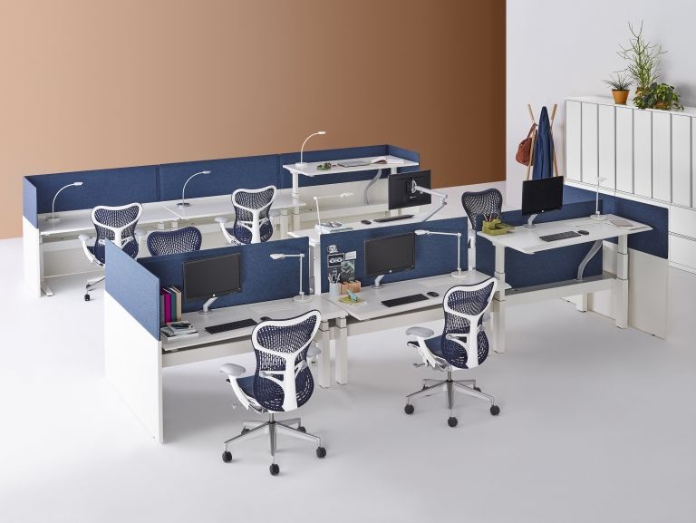 Herman Miller Mirra 2 bureaustoel zwart, grafiet onderstel, harde wielen