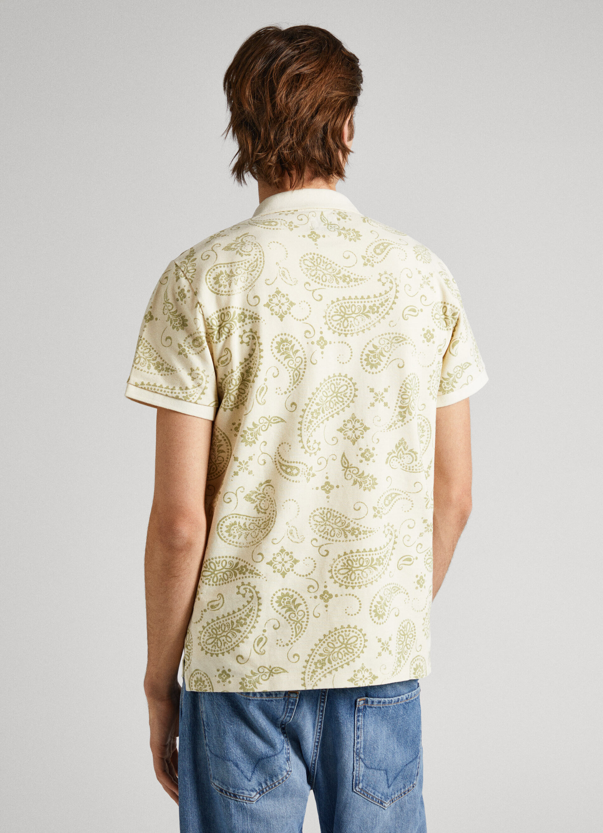 Camisa polo piqué com estampa paisley - branco marfim