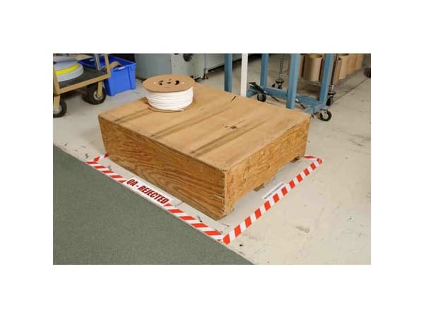 Brady, B-514, ToughStripe, gulvmerkebånd, polyester, rød/hvit, 50,8 mm x 30 m (104318)