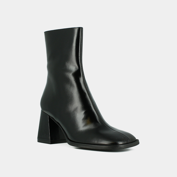 Bottines à talons épais et bouts carrés  en cuir noir