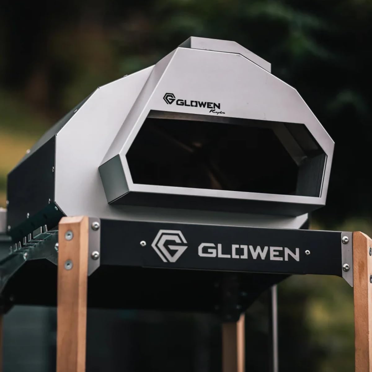 Glowen Raptor Pizzaofen Gas und Holz - Multi-Brennstoff Pizza Ofen Outdoor für Pizzen bis 34 cm – Erreicht in nur 25 Minuten 500 °C – Rolling Flame Technology – 20 mm Schamottstein (Silber)