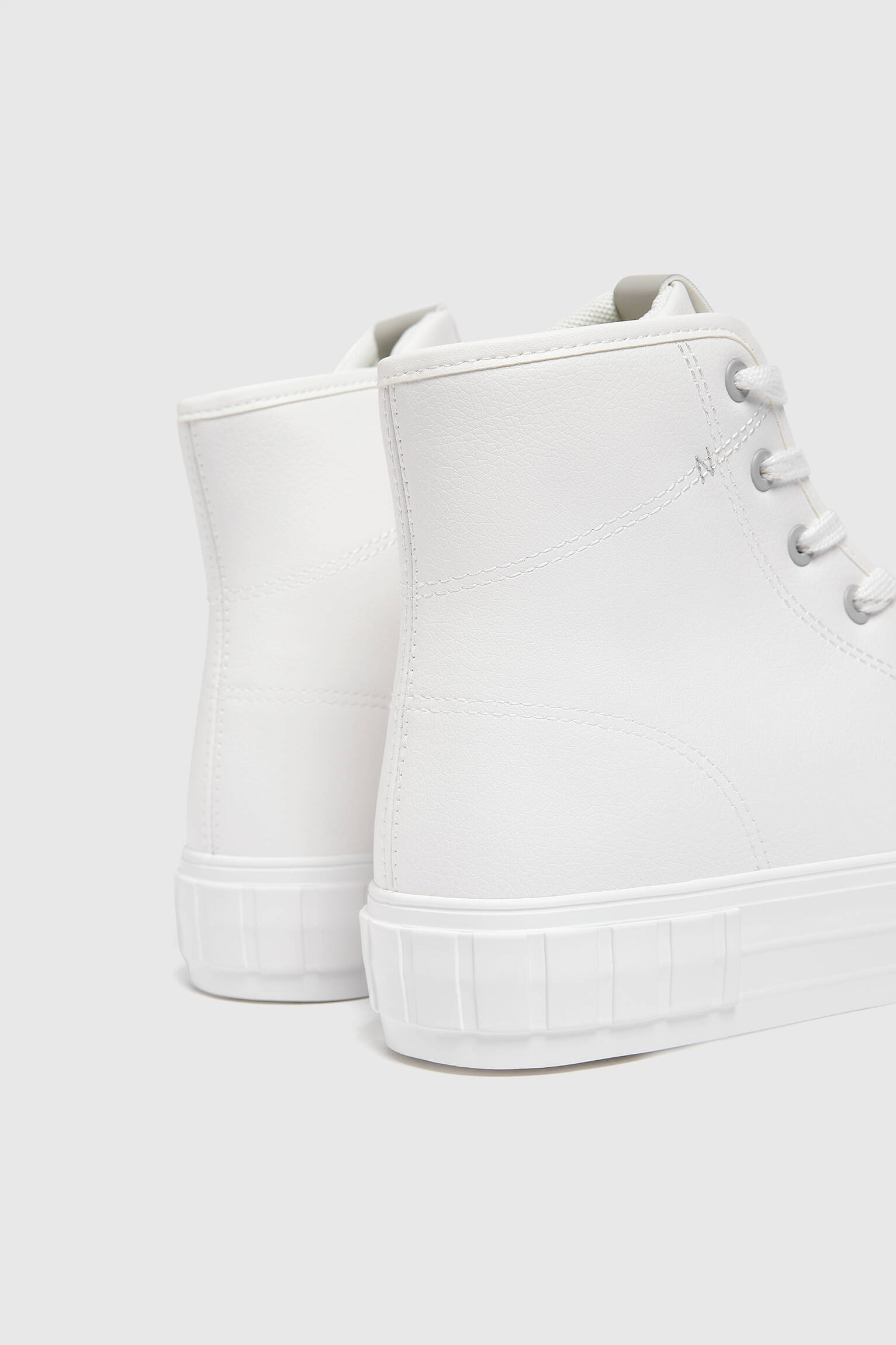 Bota esportiva de lona - branca
