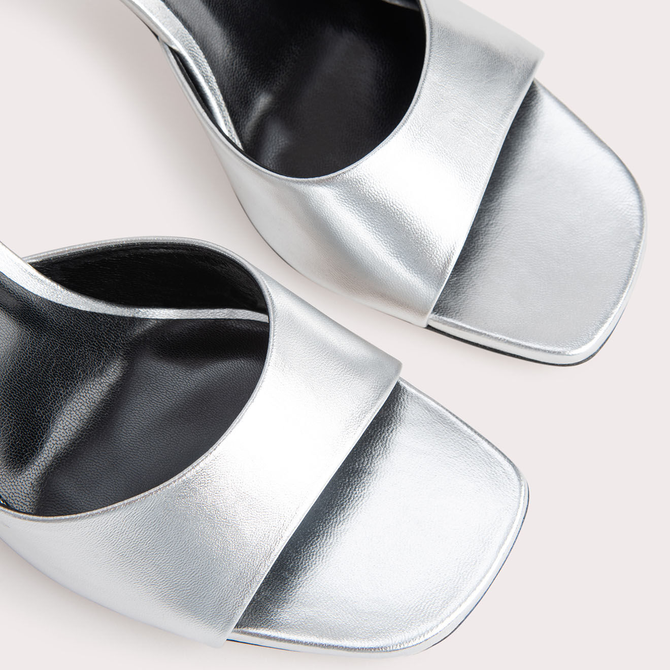 By Far Mules en Cuir Michele argentées - Talon 10 cm