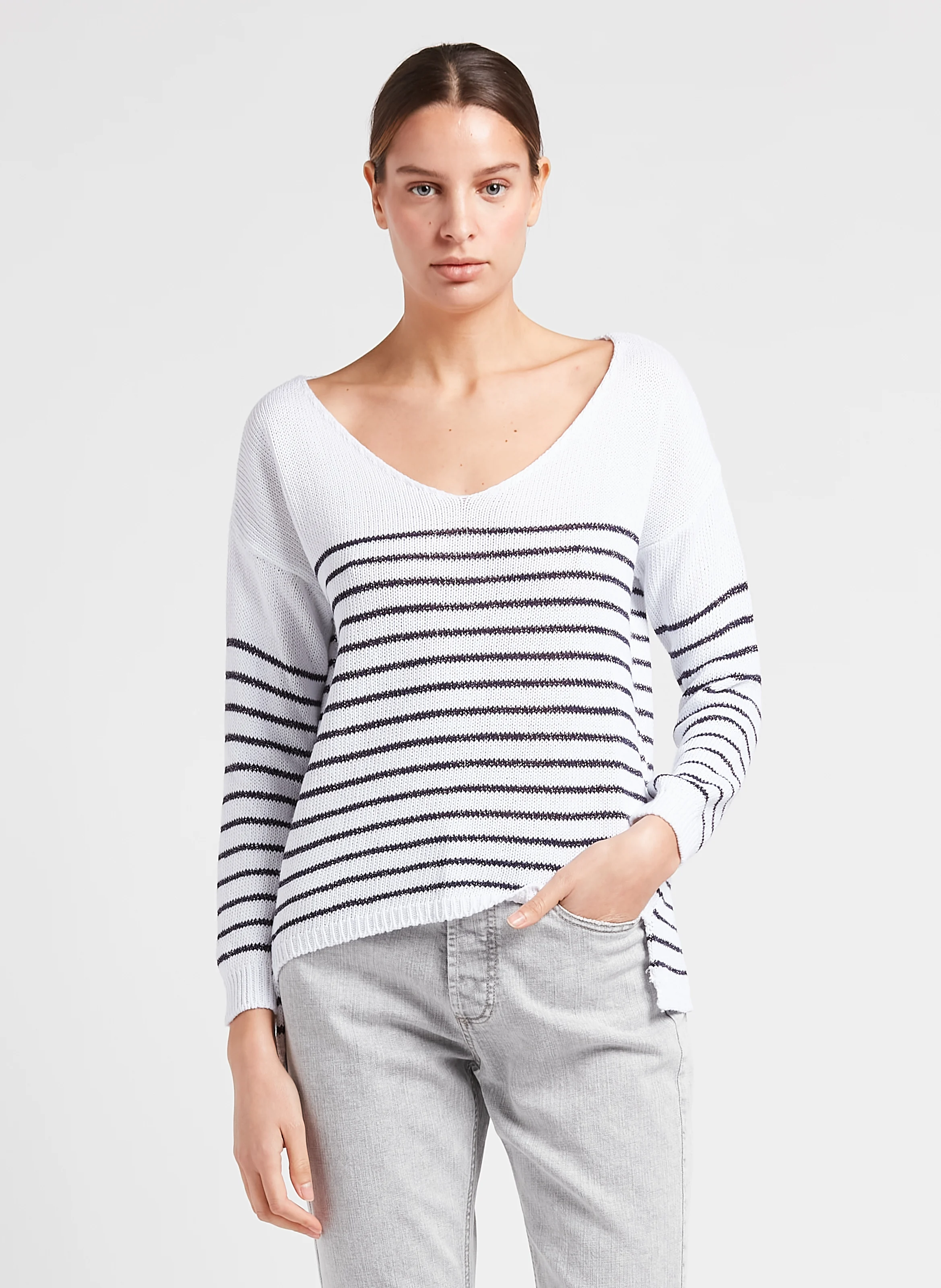 Pull col V à rayures en coton mélangé| Blanc