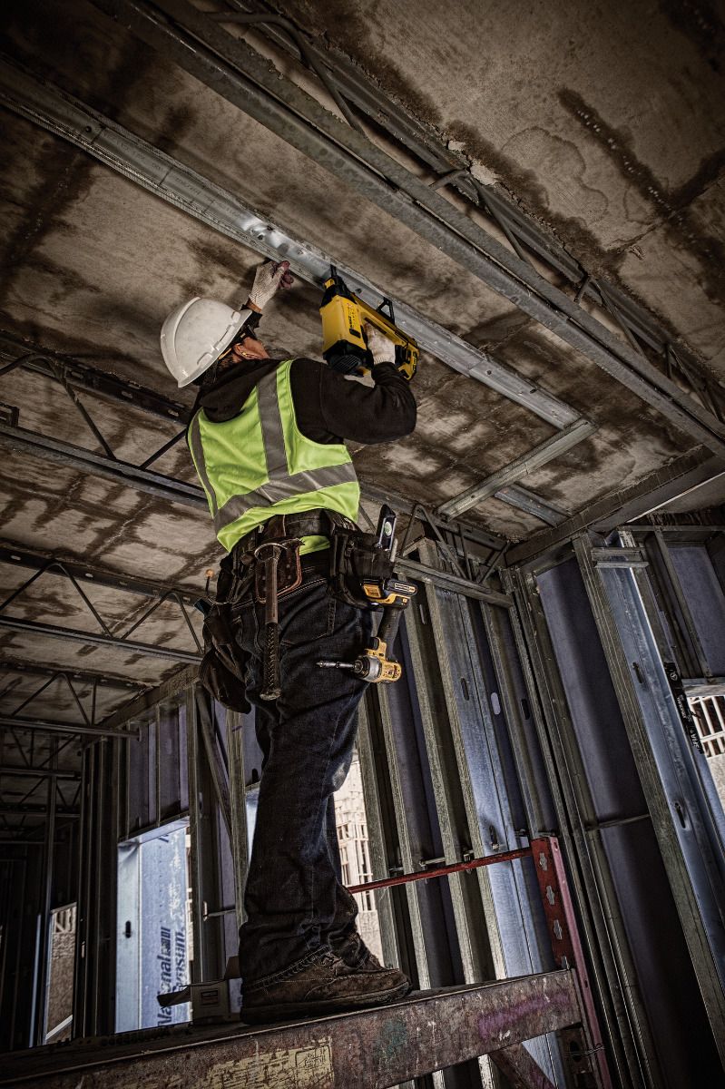 DeWALT DGN845N C6 TRAK-IT® Betontacker op gas en accu 18V XR Basic Body in koffer