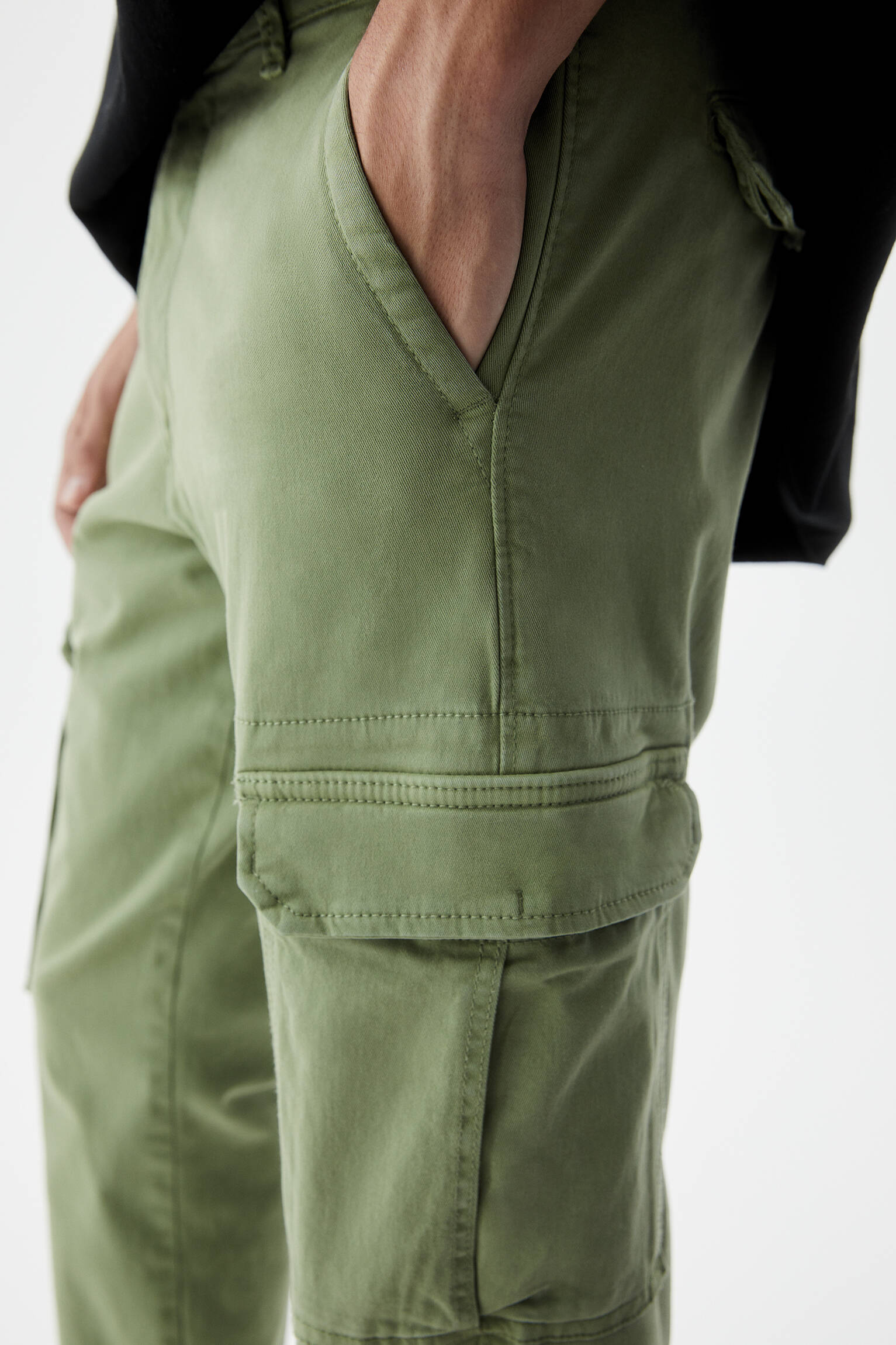 Calça cargo slim - cáqui