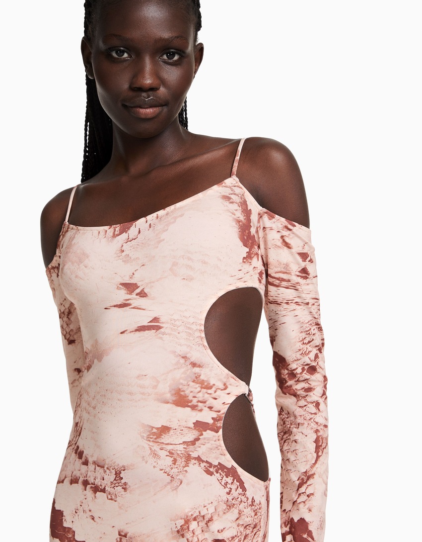 Vestido longo estampado assimétrico com recorte