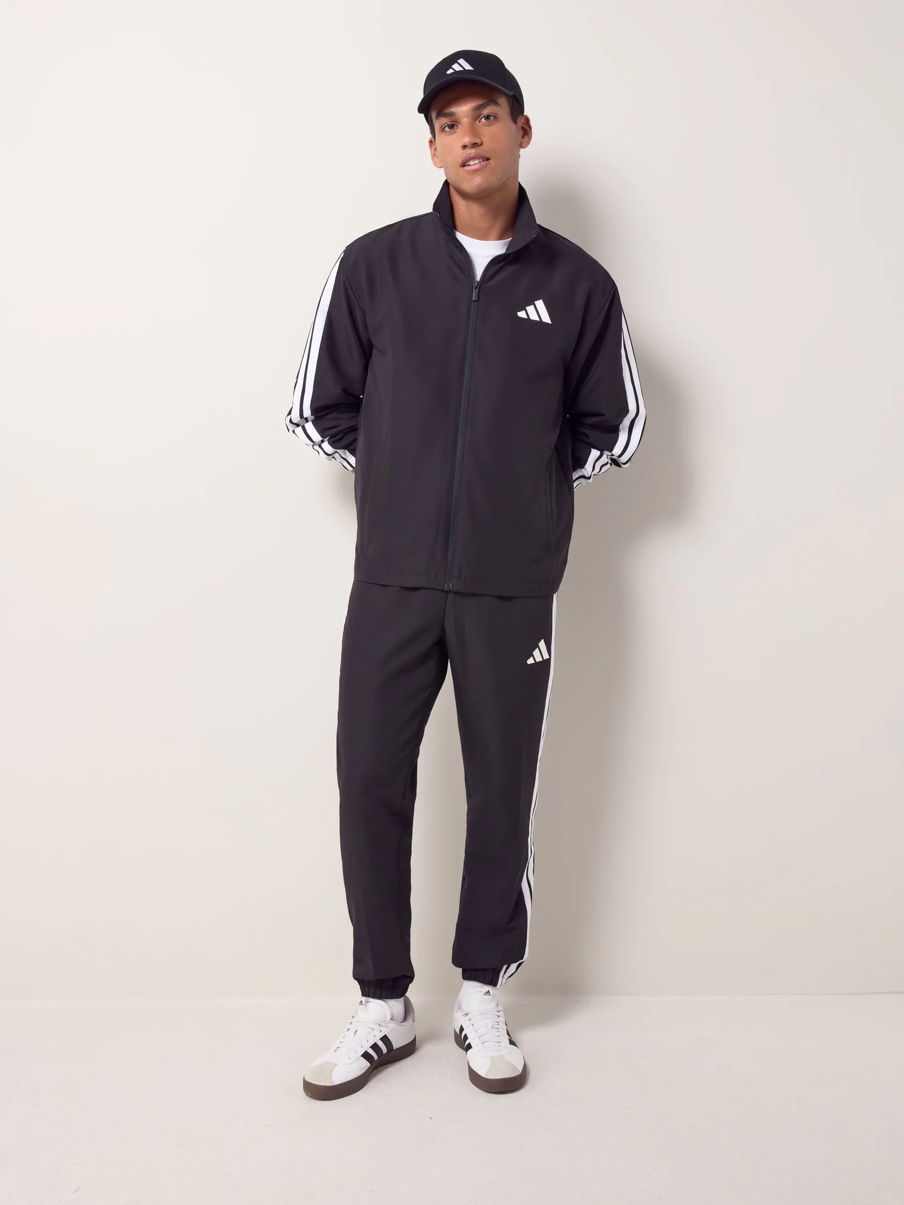 Zwart - adidas Sportswear Basic 3-Stripes Woven Tracksuit