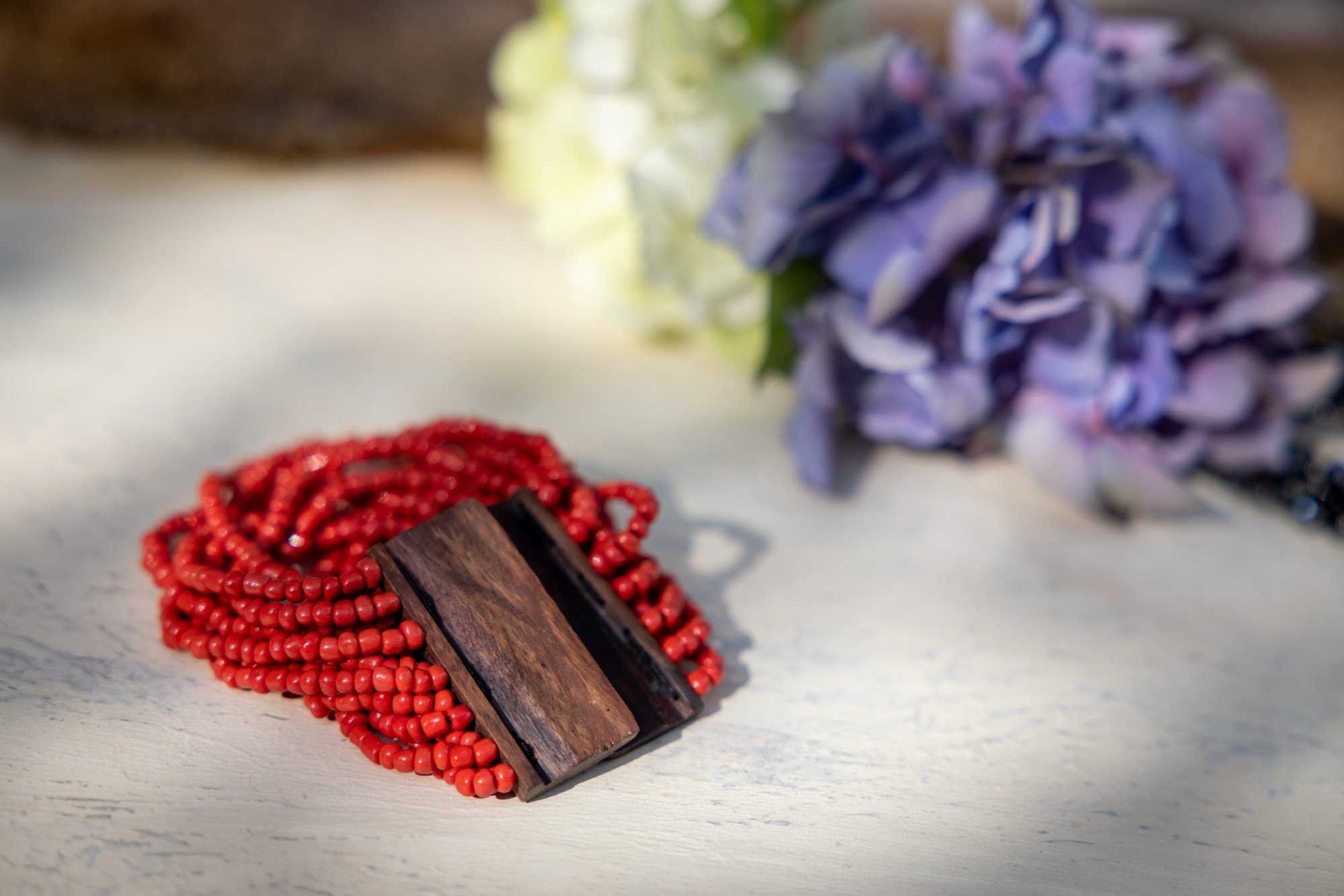 Armband 'Sangket' mit roten Perlen, Ø 9 cm, B 4 cm günstig bestellen