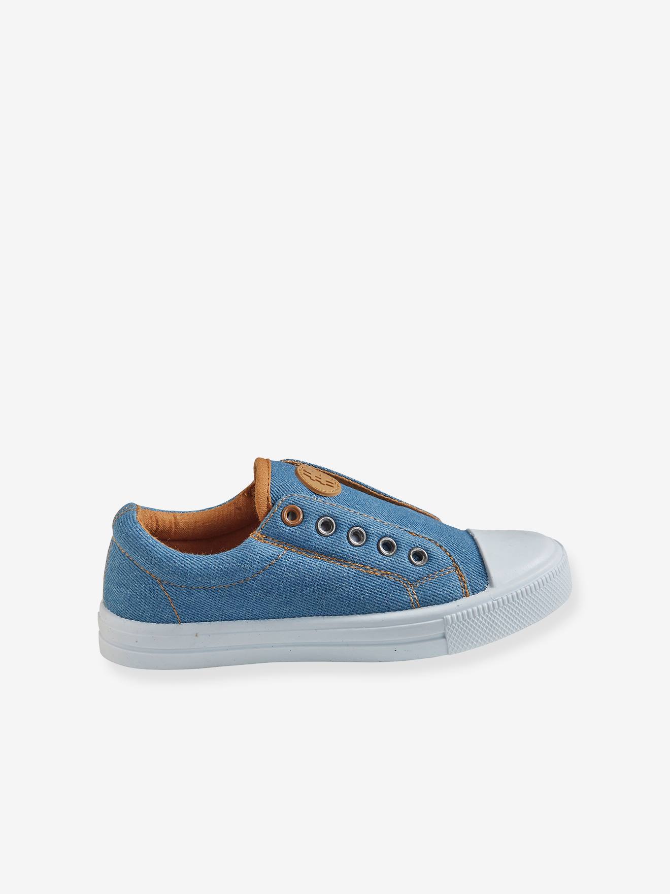 Tênis infantil de tecido elástico, cor azul médio lisa.