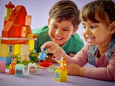 LEGO Huis van Bluey en haar familie met geheugenspel (10459)