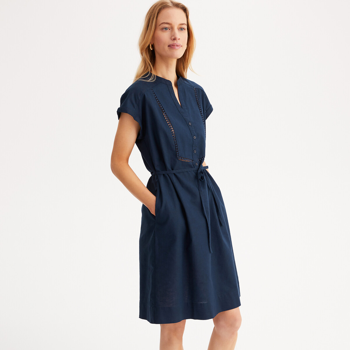 ANNE WEYBURN<br>Vestido reto, comprimento midi, mangas curtas