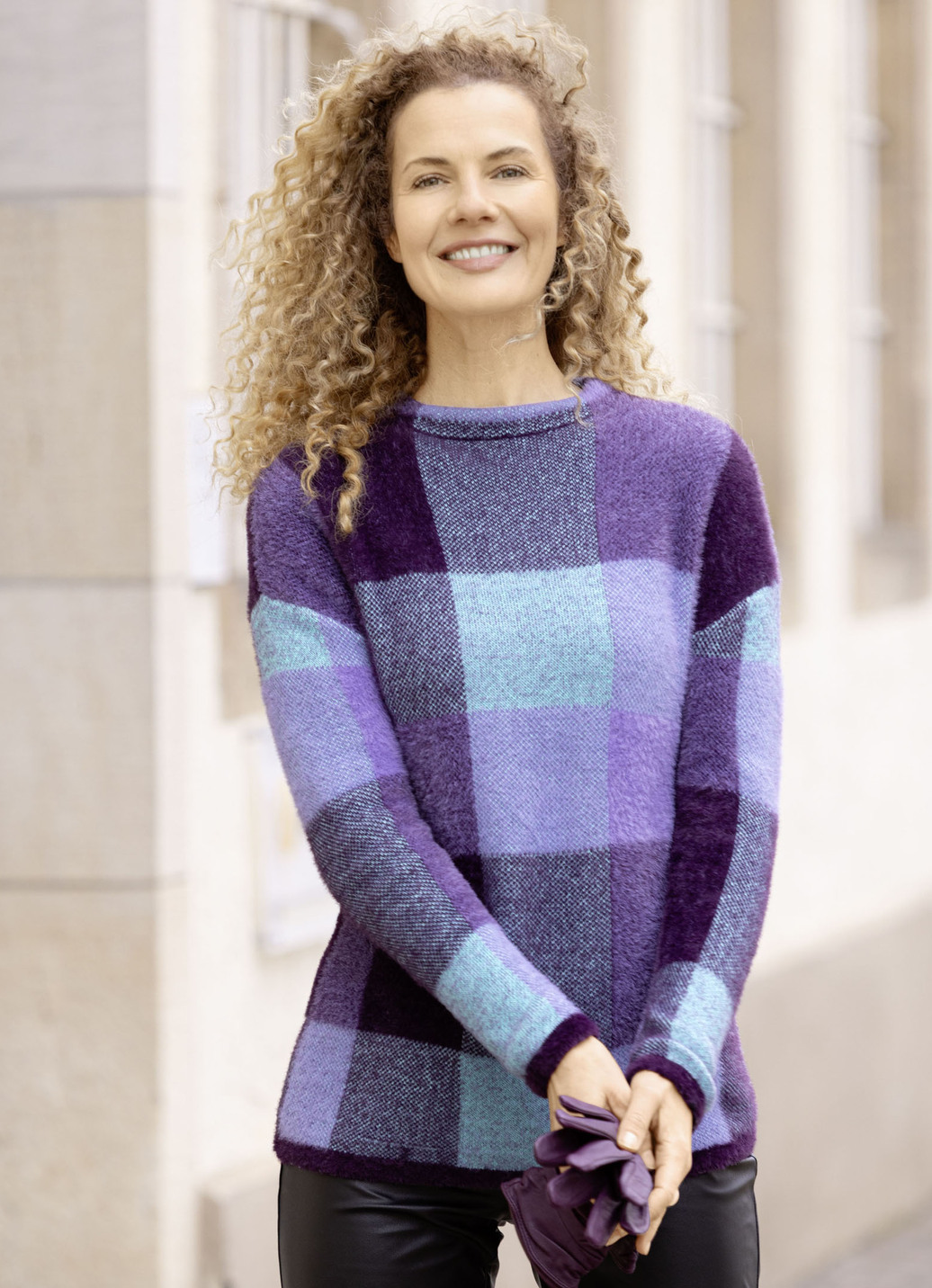Pullover aus haarigem Effektgarn