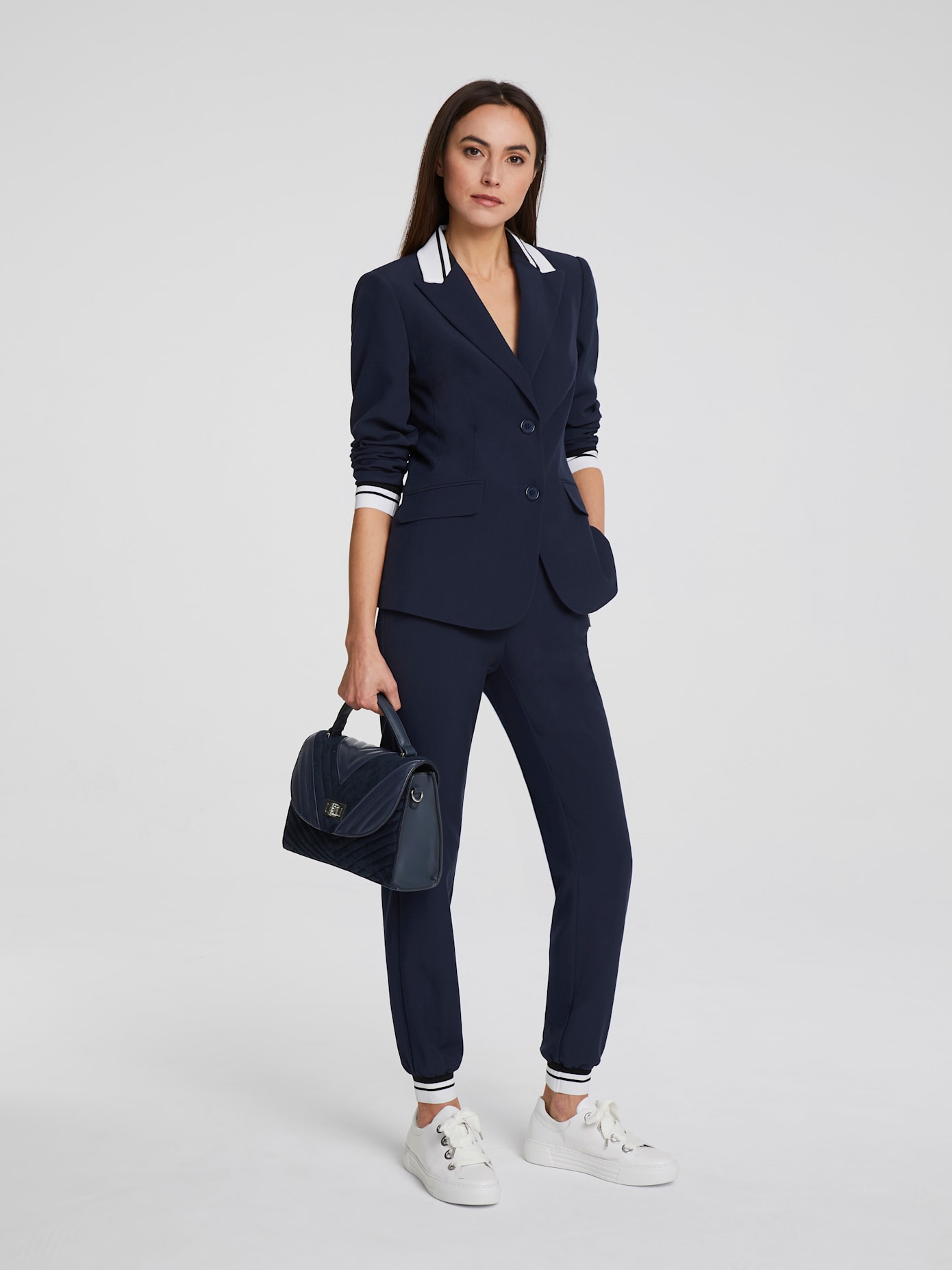 Tailleur pantalon look décontracté moderne