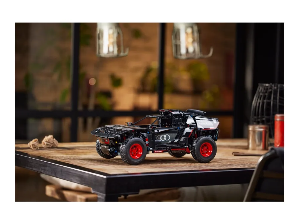 LEGO Technic 42160 Audi RS Q e-tron