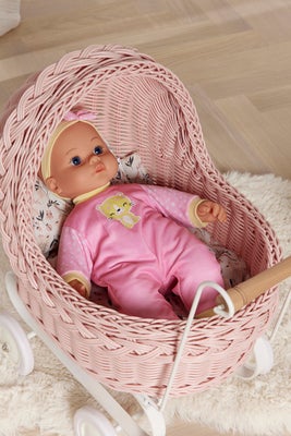 Cloudberry Castle Dukke med Sovesett Nelly 35 cm