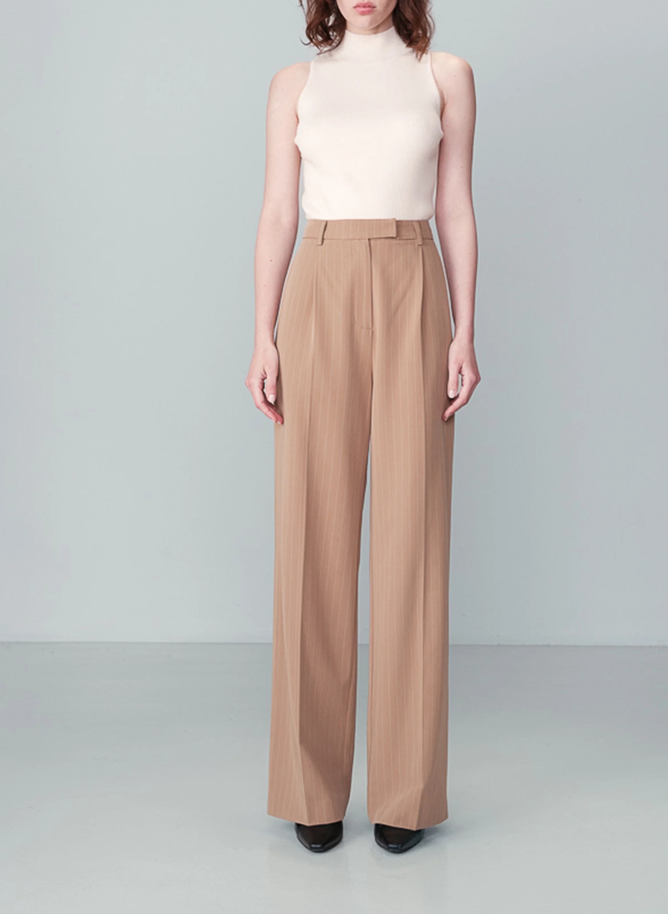 NEVE - Pantalon large rayé à plis | Marron