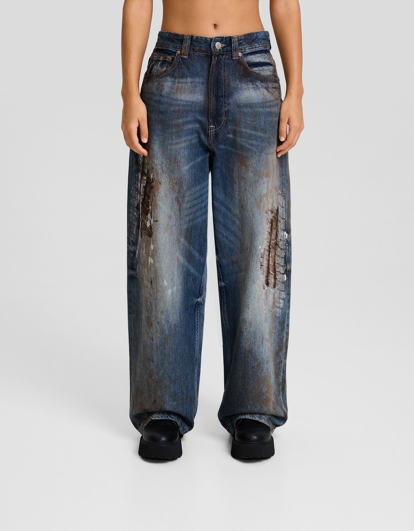 Calça jeans super larga com estampa de respingos de tinta