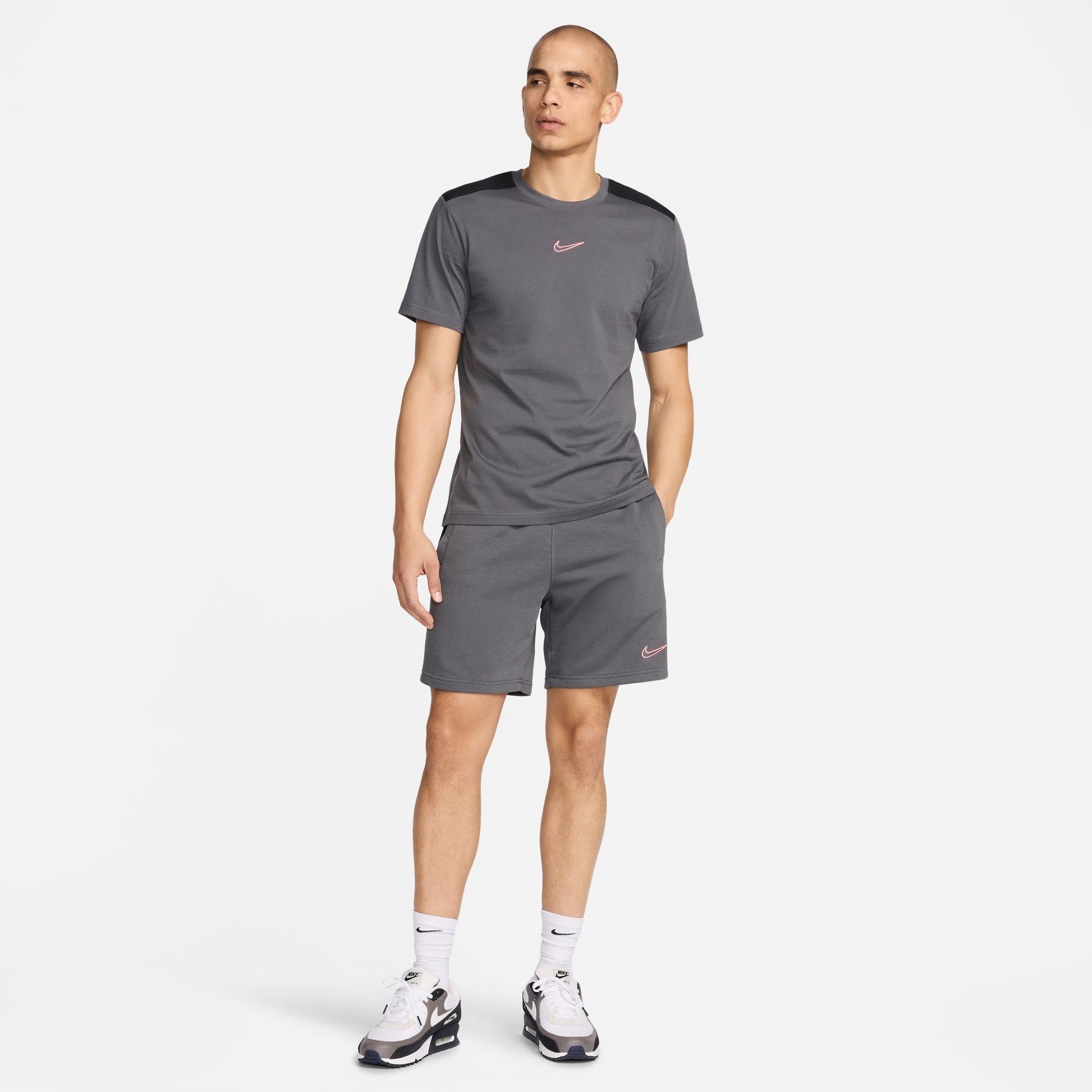 Nike Sportswear Graphic Tee