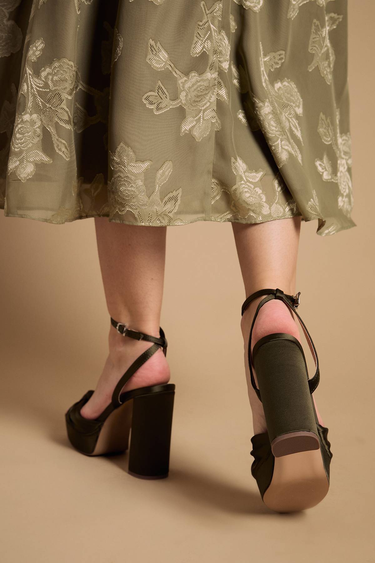 Oasis Sandales À Plateforme Et Talon Bloc Haut Melody En Satin Olive Avec Nœud
