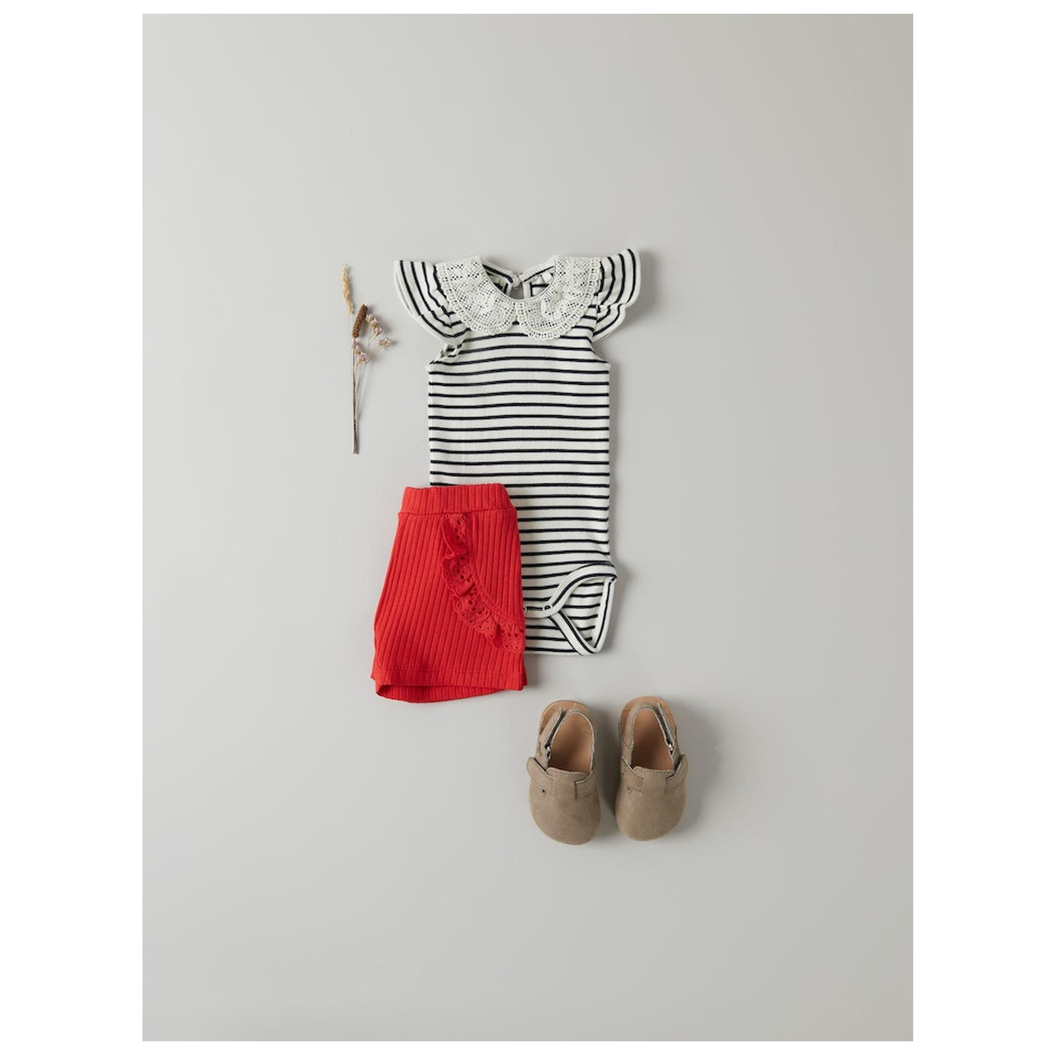 name it NBFFENNAS SHORTS